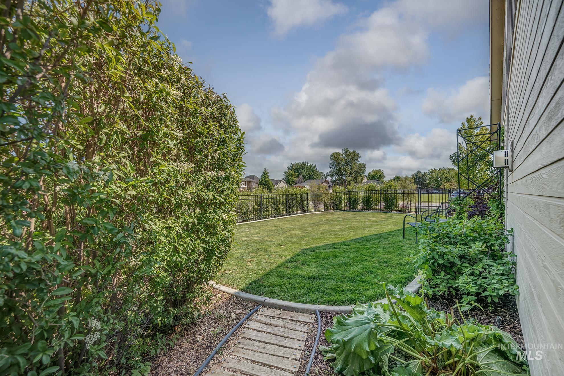 555 Syringa Falls Ct, Fruitland, Idaho 83619, 4 Bedrooms, 3 Bathrooms, Residential For Sale, Price $509,900, 98989681