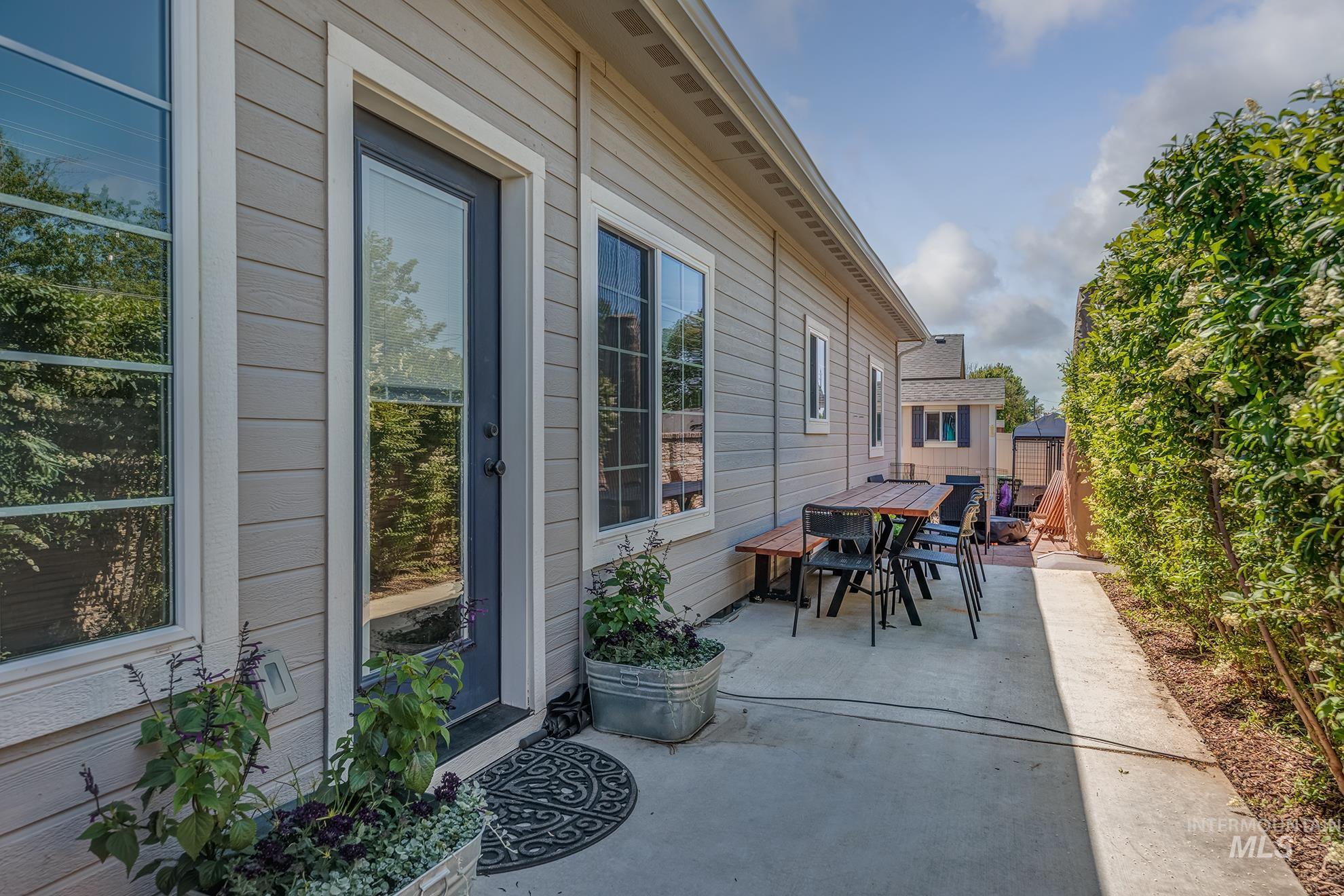 555 Syringa Falls Ct, Fruitland, Idaho 83619, 4 Bedrooms, 3 Bathrooms, Residential For Sale, Price $509,900, 98989681