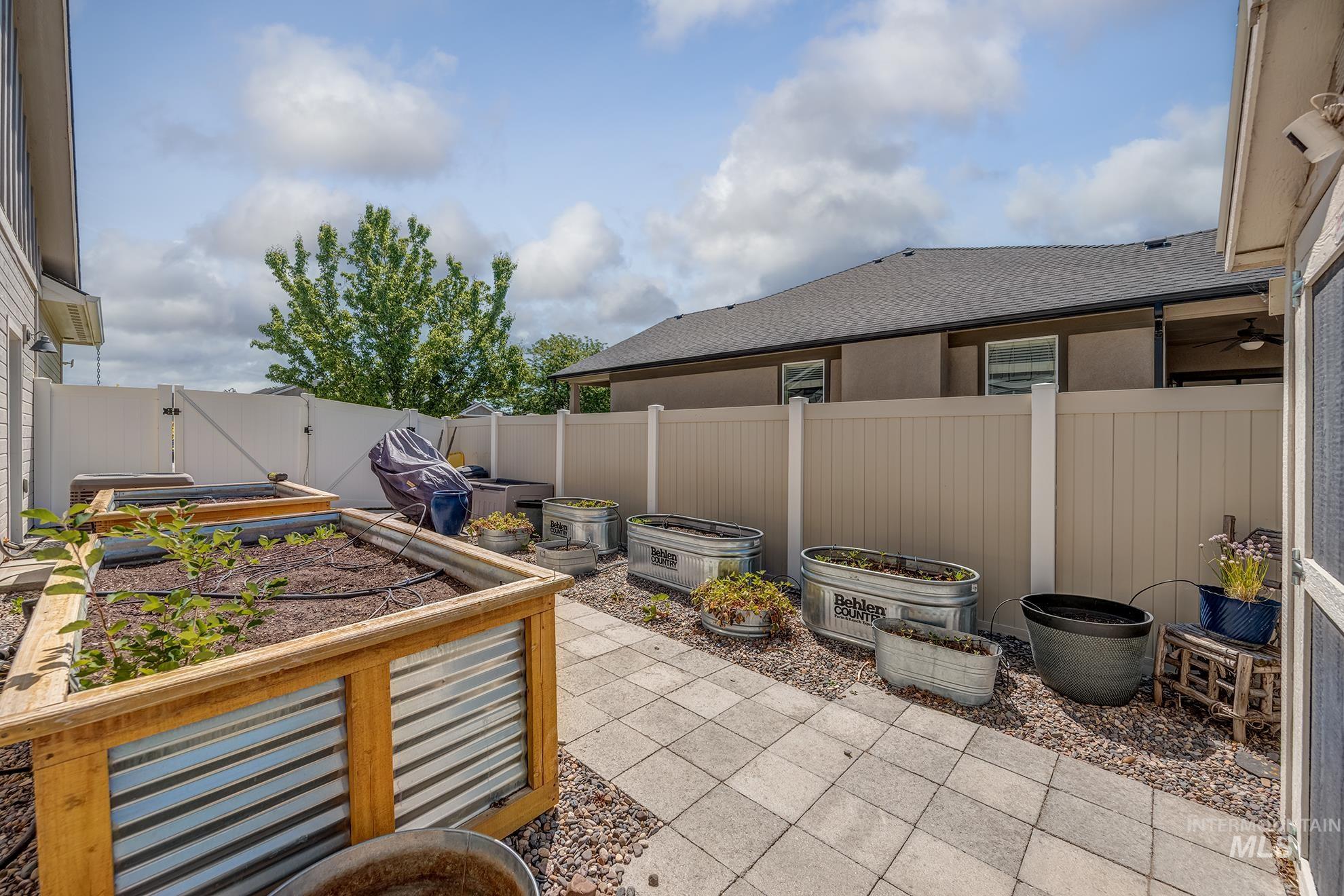 555 Syringa Falls Ct, Fruitland, Idaho 83619, 4 Bedrooms, 3 Bathrooms, Residential For Sale, Price $509,900, 98989681