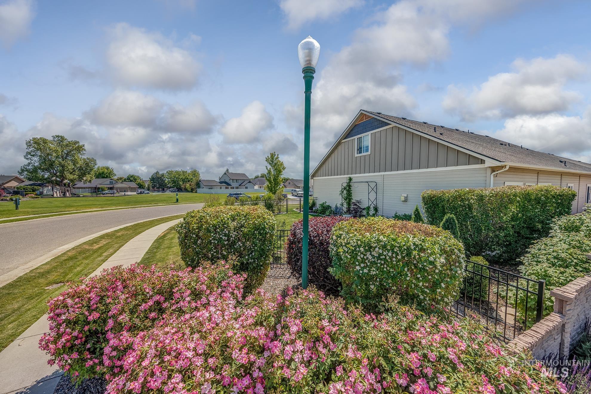 555 Syringa Falls Ct, Fruitland, Idaho 83619, 4 Bedrooms, 3 Bathrooms, Residential For Sale, Price $509,900, 98989681