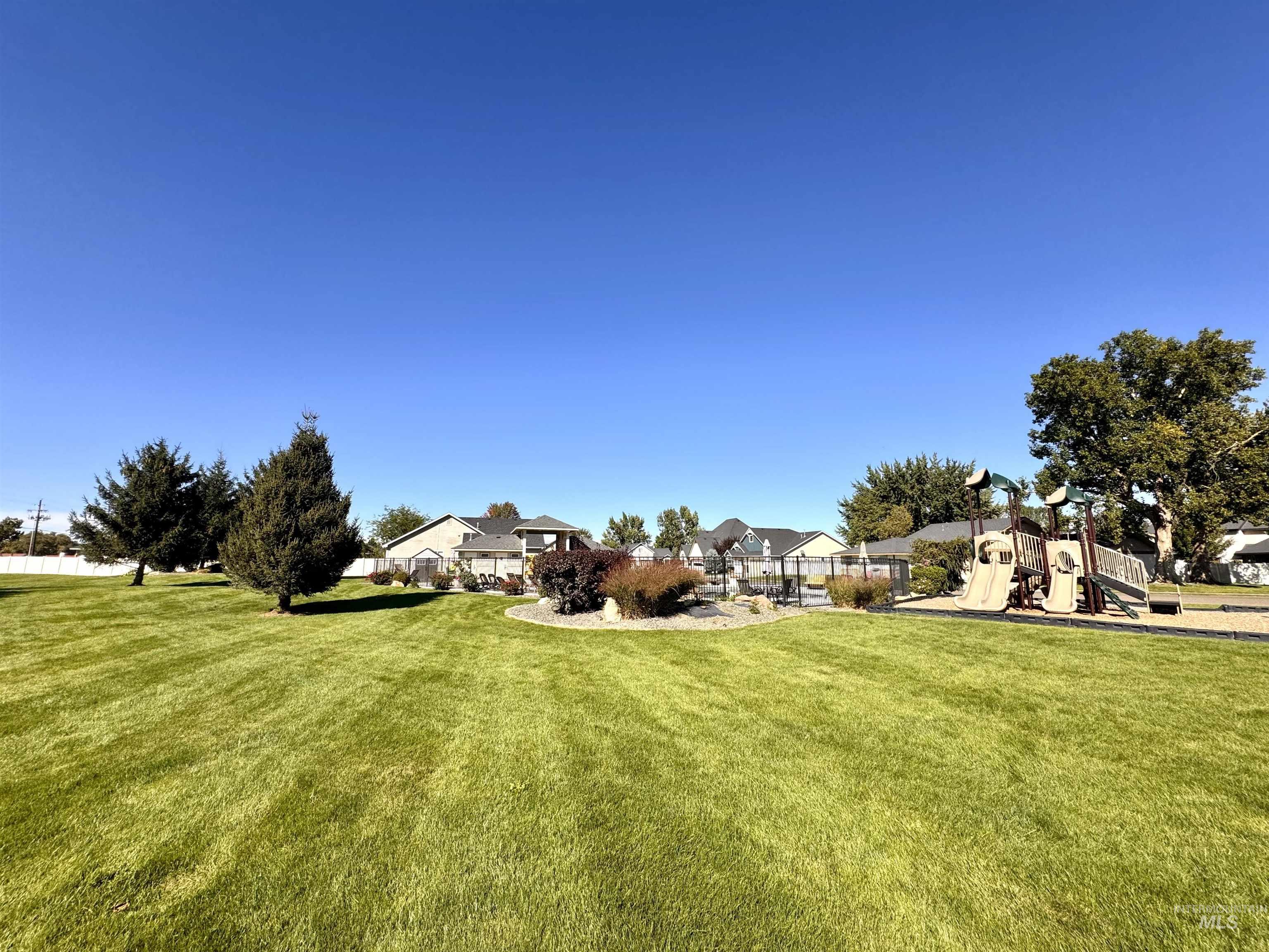 555 Syringa Falls Ct, Fruitland, Idaho 83619, 4 Bedrooms, 3 Bathrooms, Residential For Sale, Price $509,900, 98989681
