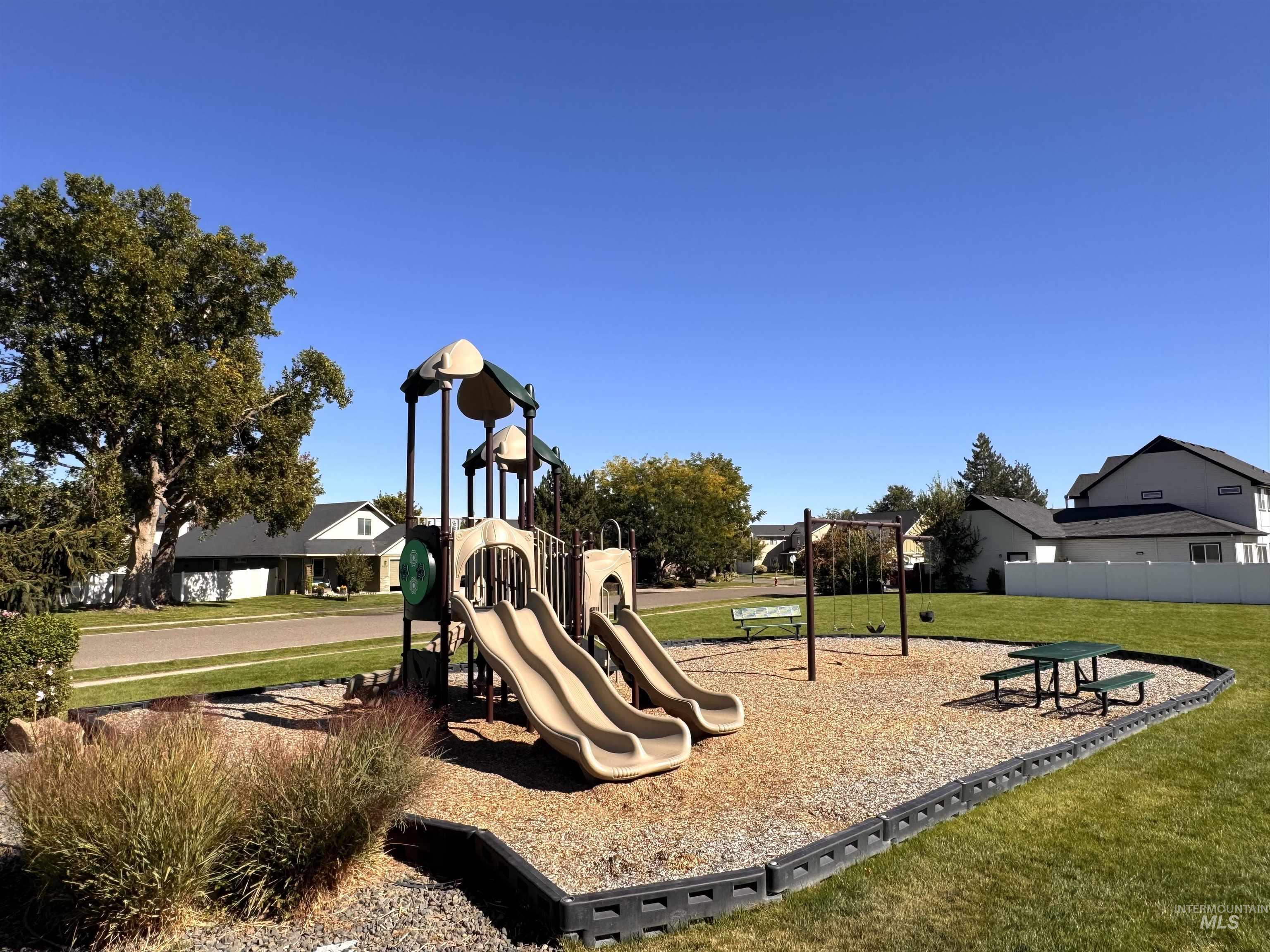 555 Syringa Falls Ct, Fruitland, Idaho 83619, 4 Bedrooms, 3 Bathrooms, Residential For Sale, Price $509,900, 98989681