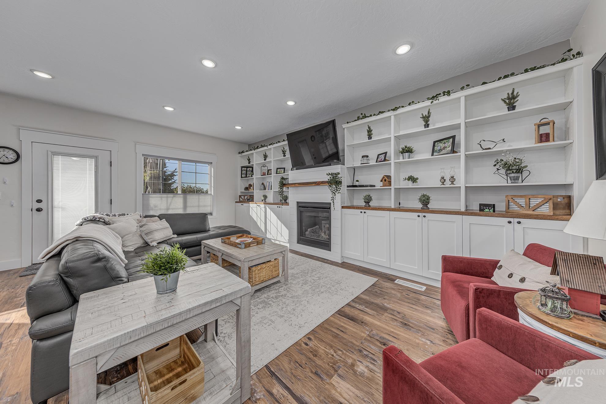 555 Syringa Falls Ct, Fruitland, Idaho 83619, 4 Bedrooms, 3 Bathrooms, Residential For Sale, Price $509,900, 98989681