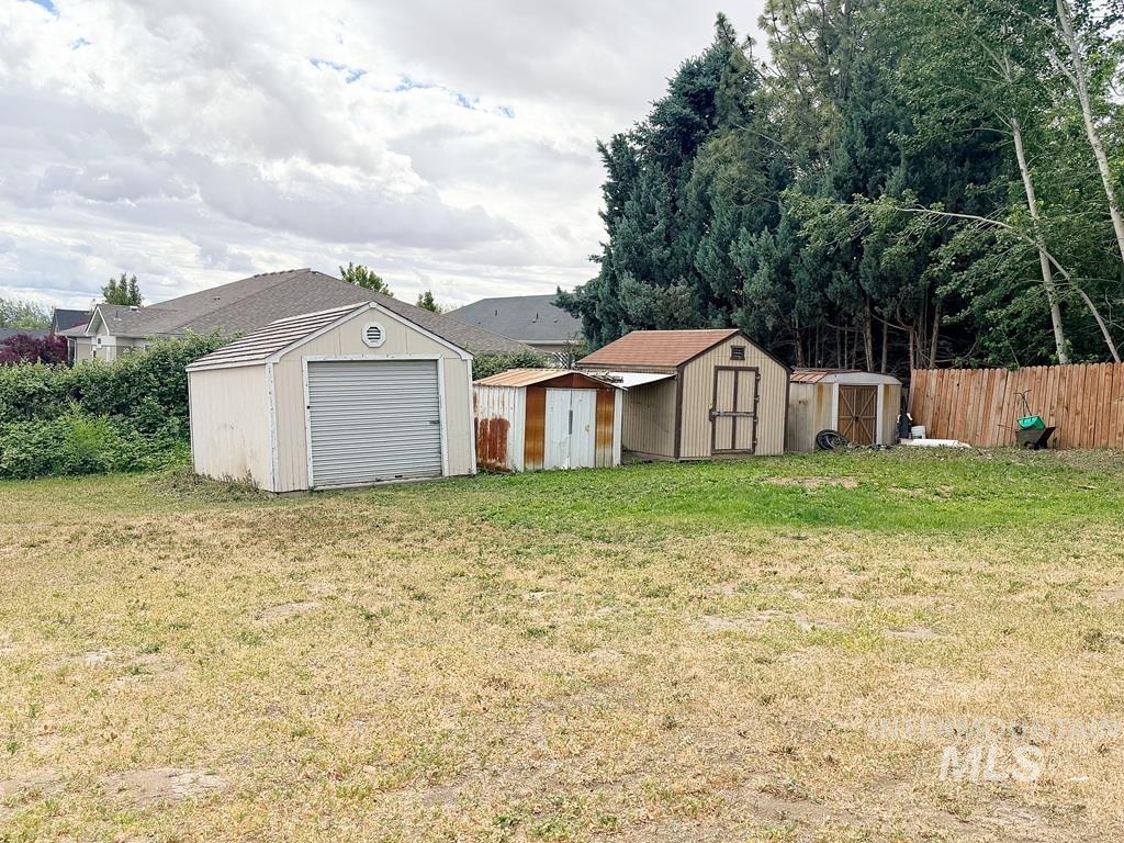 7060 S Valley Heights Drive, Boise, Idaho 83709, 3 Bedrooms, 1 Bathroom, Residential For Sale, Price $335,000, 98989687