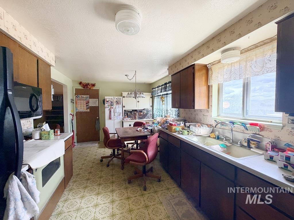 7060 S Valley Heights Drive, Boise, Idaho 83709, 3 Bedrooms, 1 Bathroom, Residential For Sale, Price $335,000, 98989687