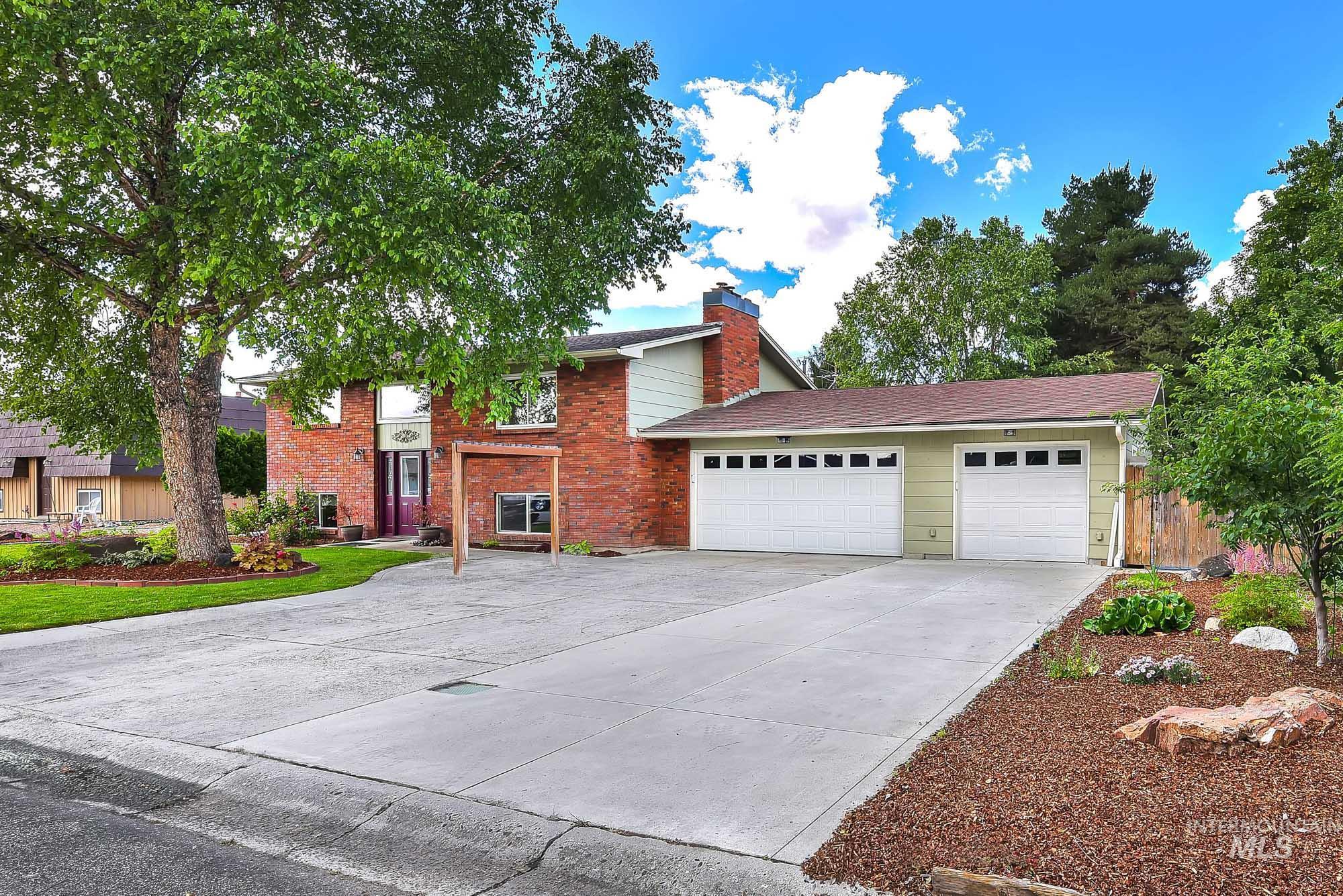 2911 S Holden Ave, Boise, Idaho 83706, 5 Bedrooms, 2 Bathrooms, Residential For Sale, Price $749,000, 98989691