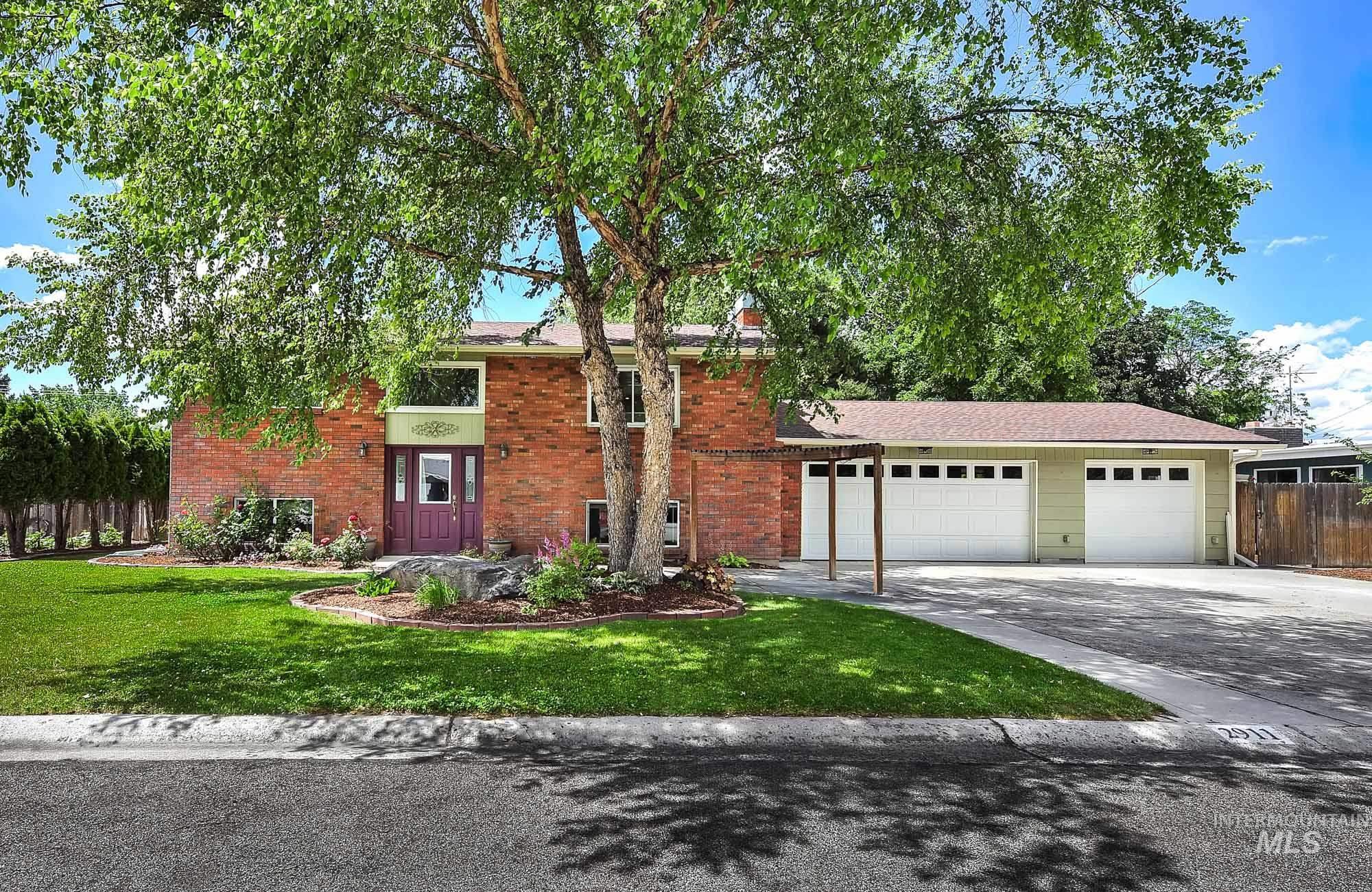 2911 S Holden Ave, Boise, Idaho 83706, 5 Bedrooms, 2 Bathrooms, Residential For Sale, Price $749,000, 98989691