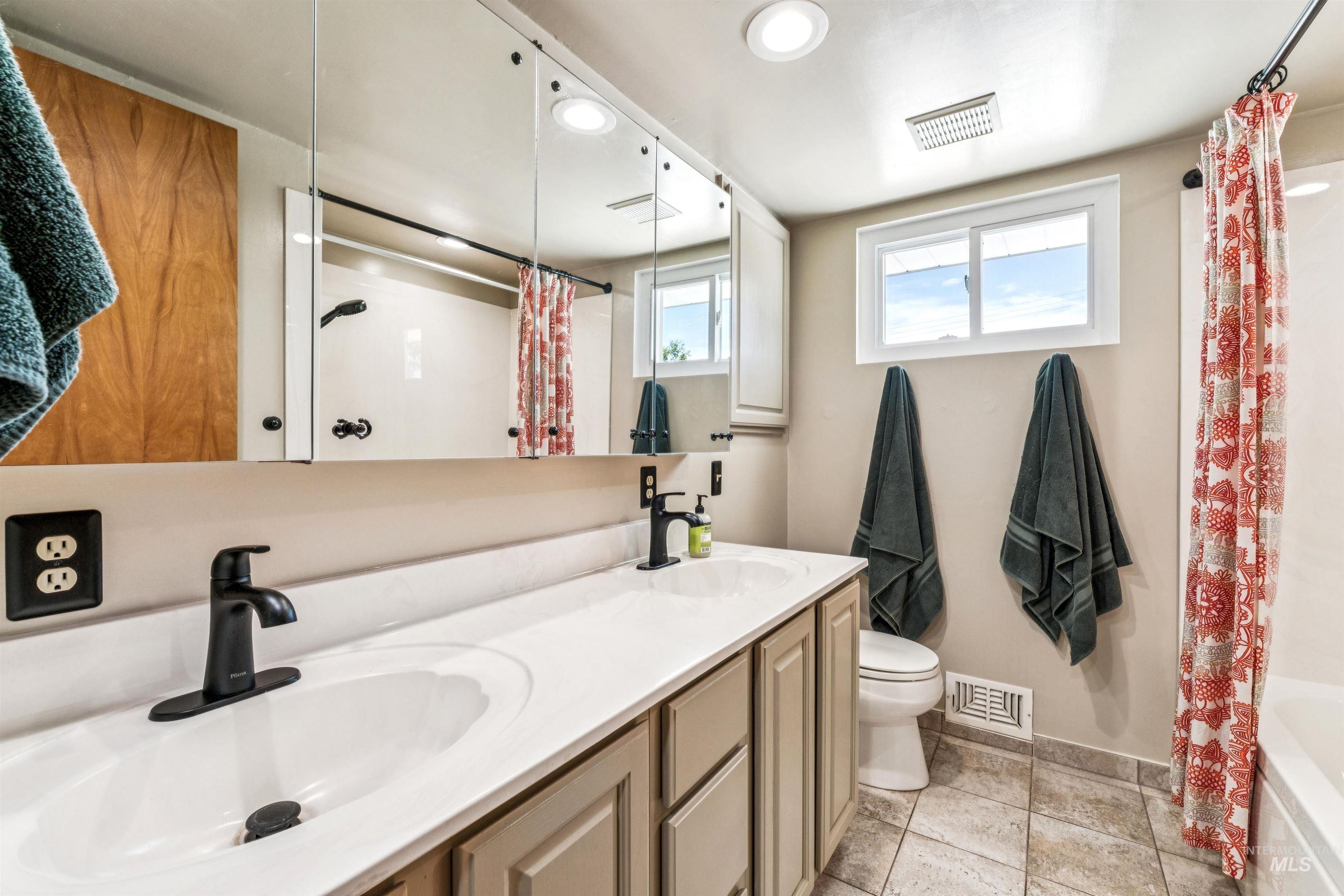 2175 E Karen Drive, Meridian, Idaho 83646, 3 Bedrooms, 2 Bathrooms, Residential For Sale, Price $875,000, 98989692