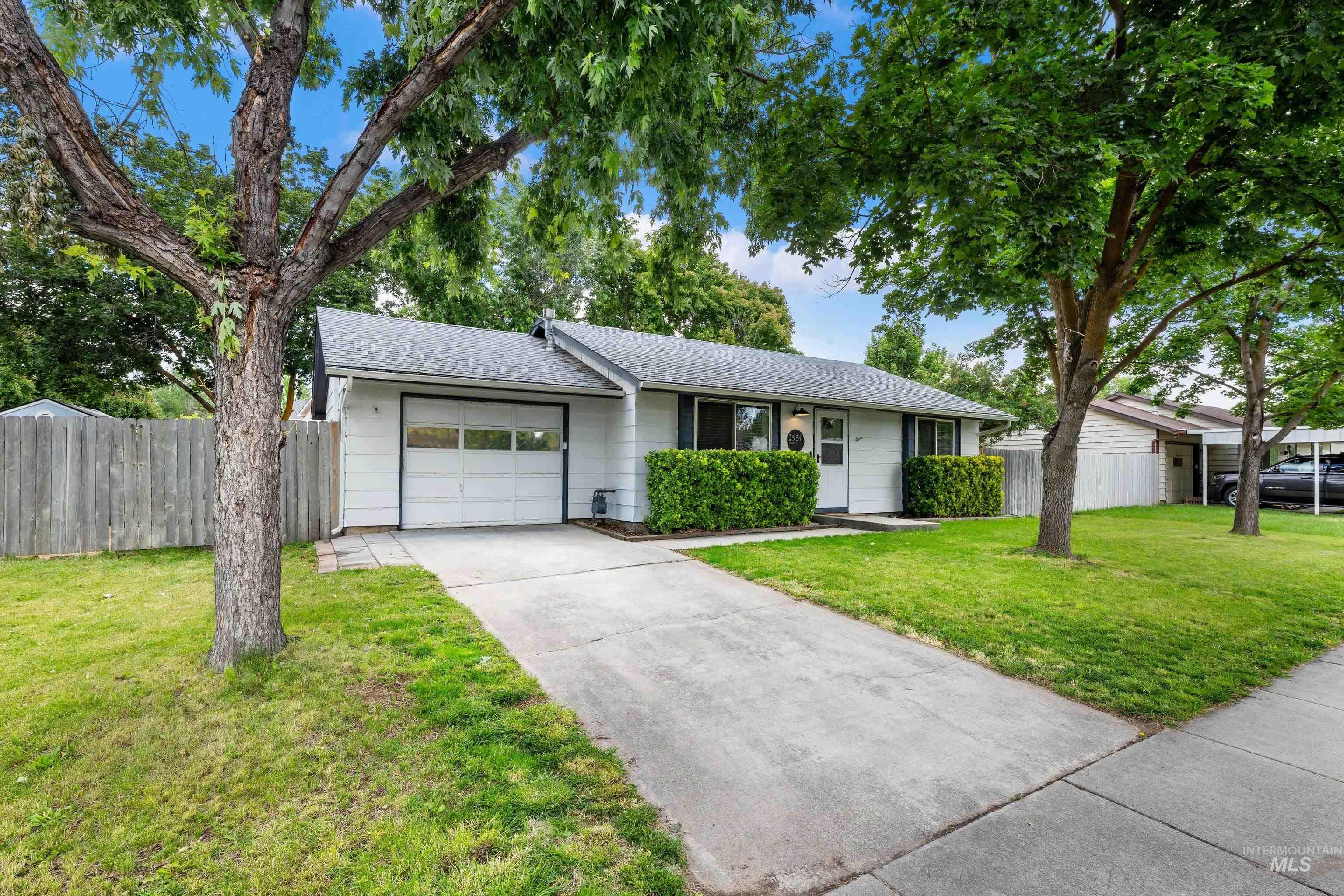 2950 N Cribbens Ave, Boise, Idaho 83713, 2 Bedrooms, 1 Bathroom, Residential For Sale, Price $300,000,MLS 98989696
