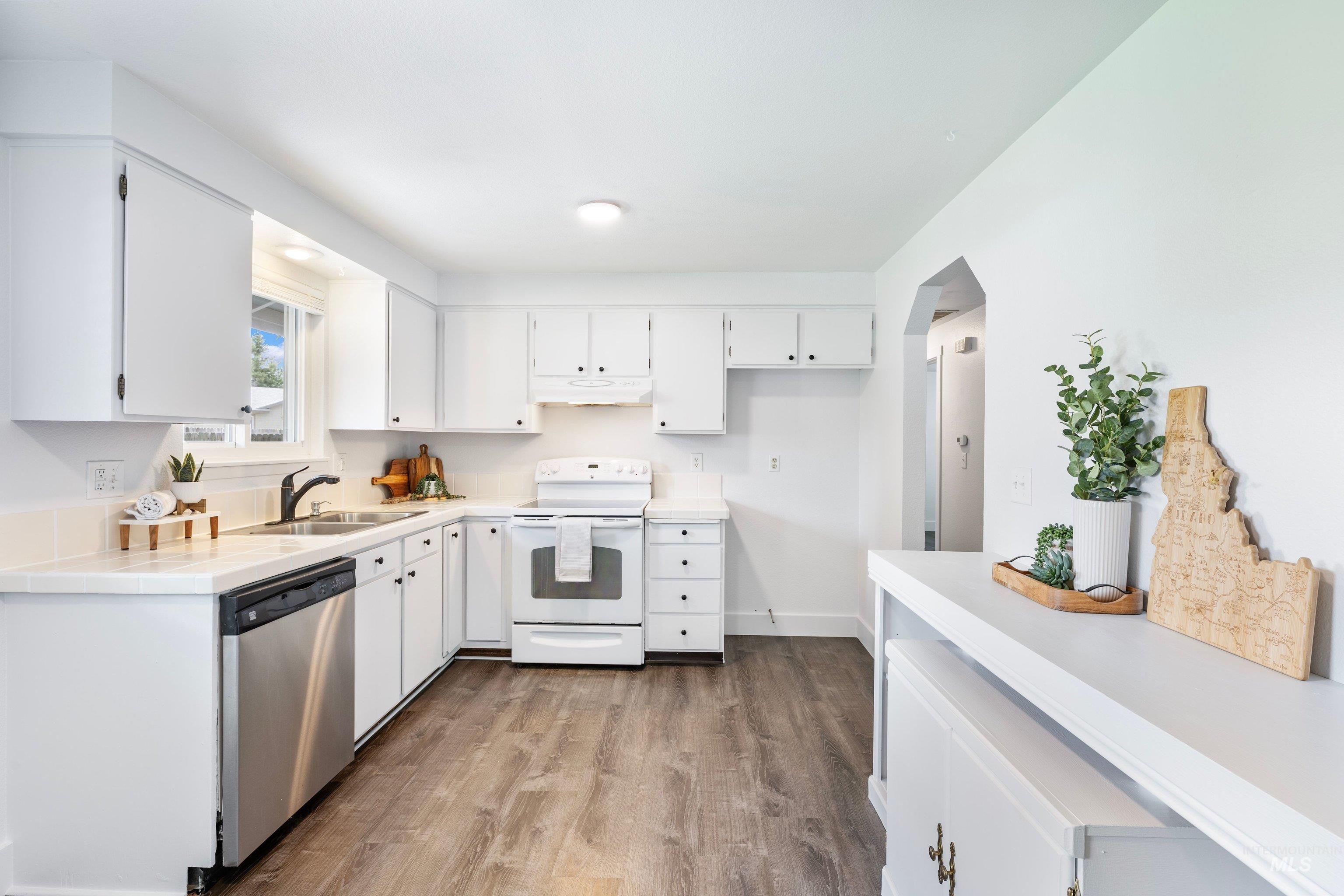2950 N Cribbens Ave, Boise, Idaho 83713, 2 Bedrooms, 1 Bathroom, Residential For Sale, Price $300,000,MLS 98989696