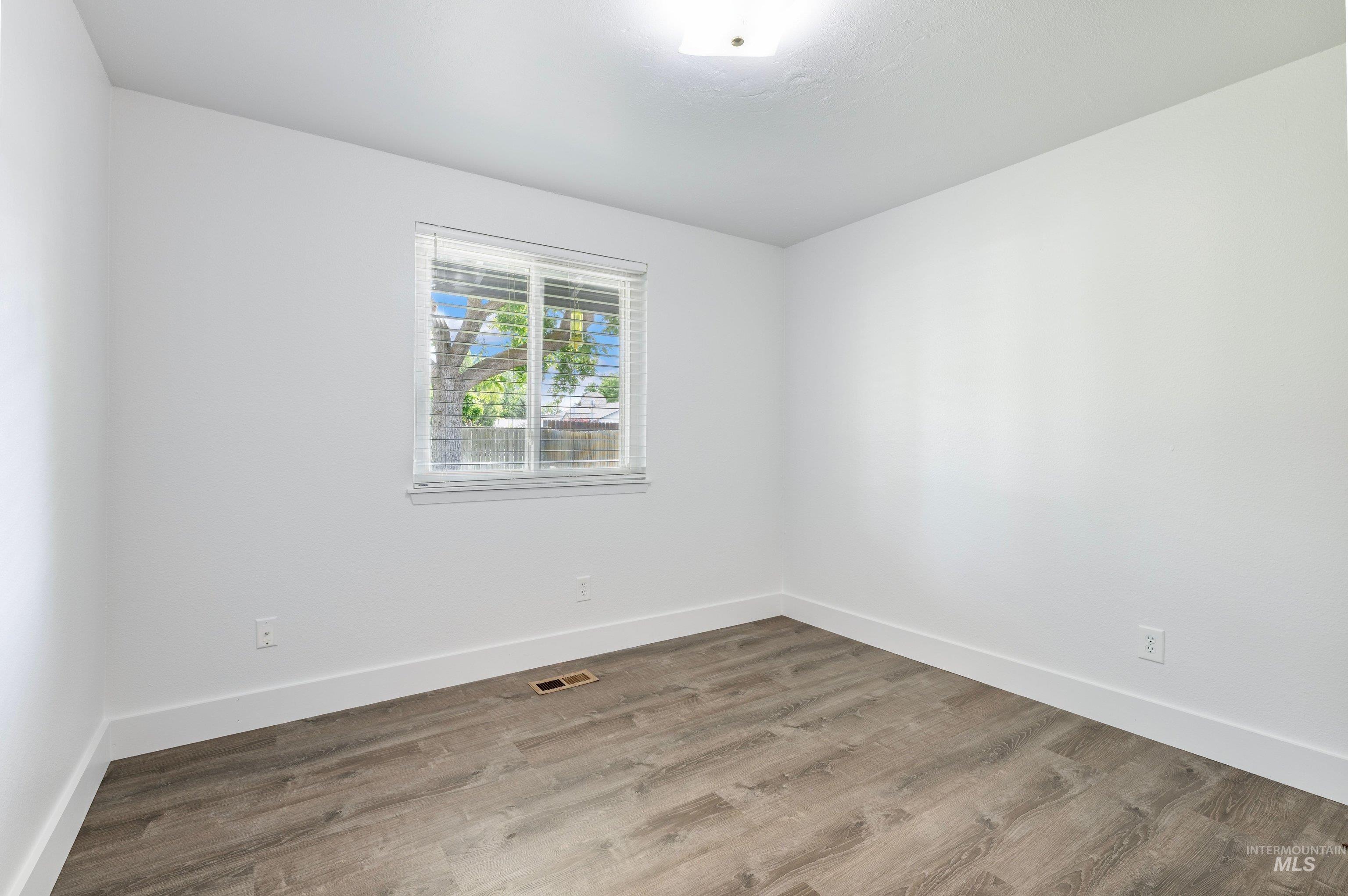 2950 N Cribbens Ave, Boise, Idaho 83713, 2 Bedrooms, 1 Bathroom, Residential For Sale, Price $300,000,MLS 98989696