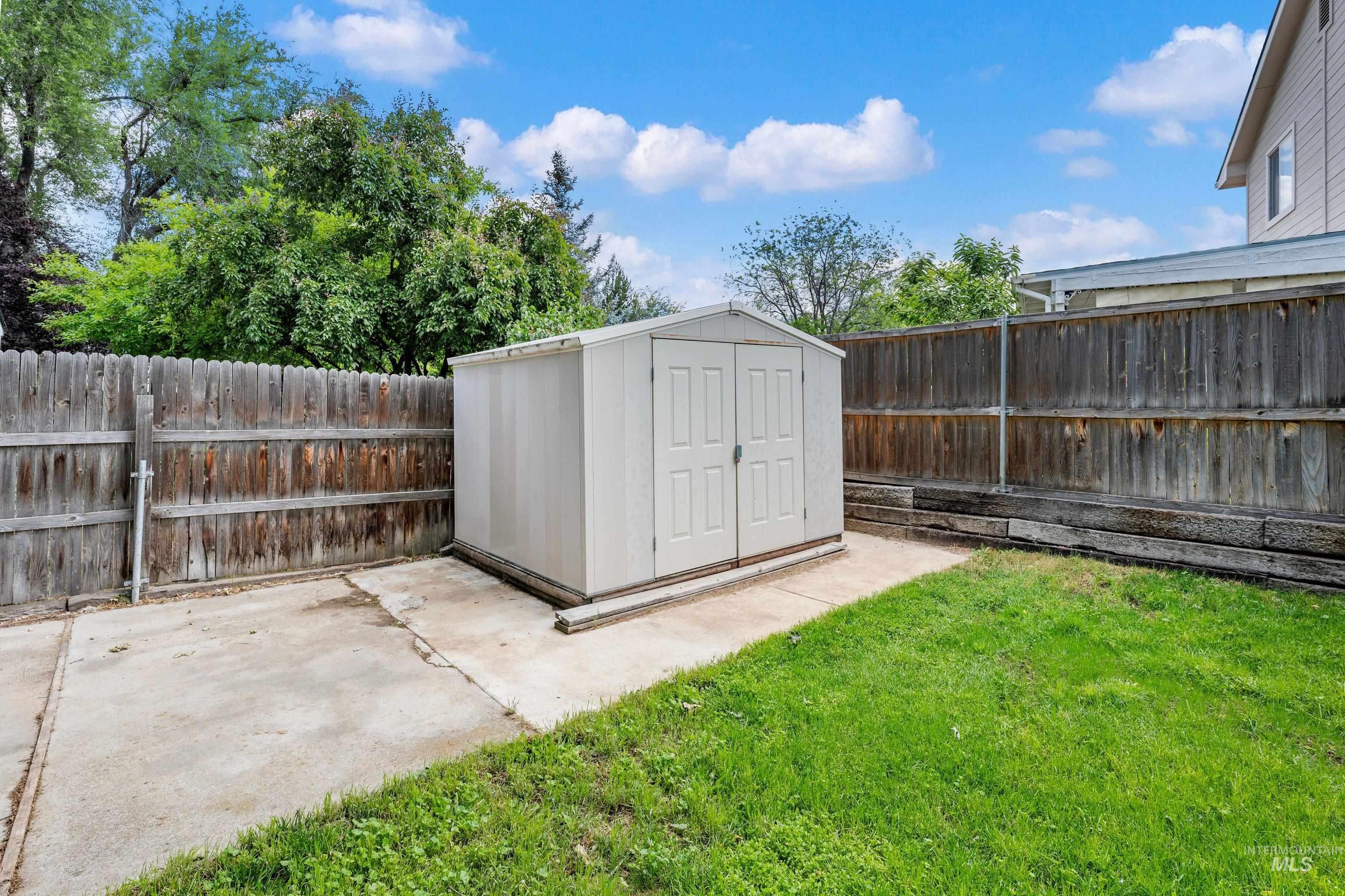 2950 N Cribbens Ave, Boise, Idaho 83713, 2 Bedrooms, 1 Bathroom, Residential For Sale, Price $300,000,MLS 98989696