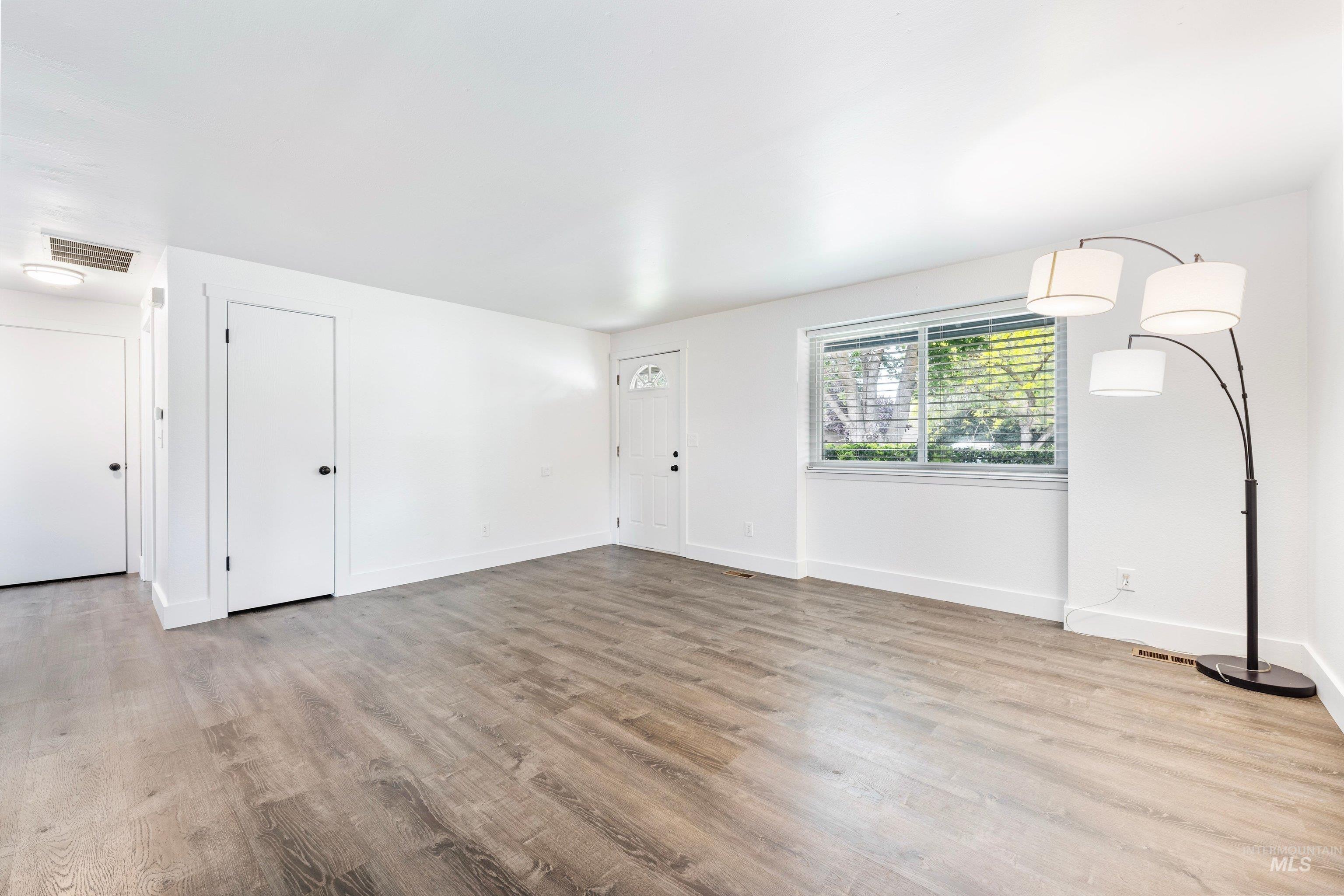 2950 N Cribbens Ave, Boise, Idaho 83713, 2 Bedrooms, 1 Bathroom, Residential For Sale, Price $300,000,MLS 98989696