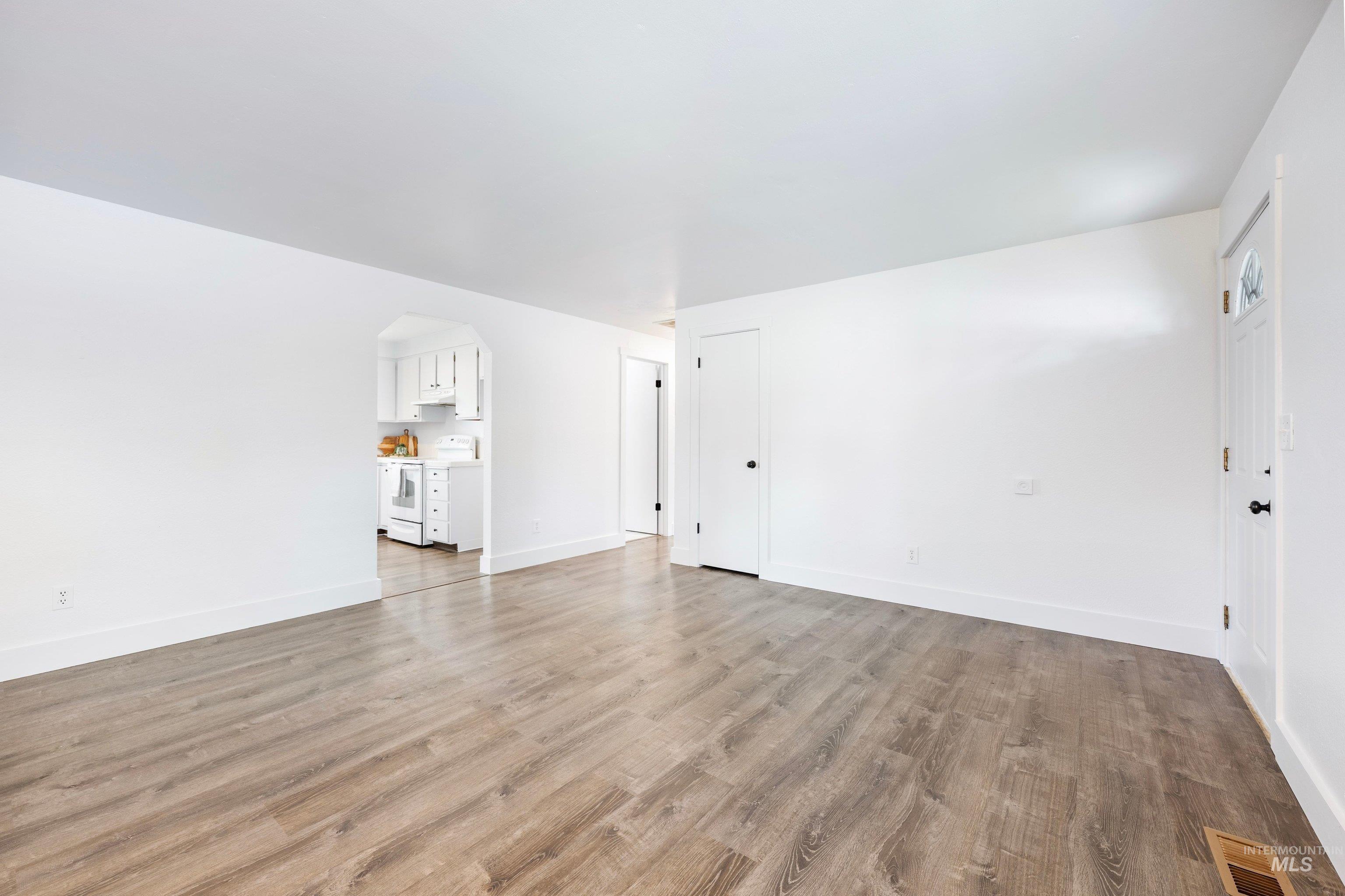2950 N Cribbens Ave, Boise, Idaho 83713, 2 Bedrooms, 1 Bathroom, Residential For Sale, Price $300,000,MLS 98989696