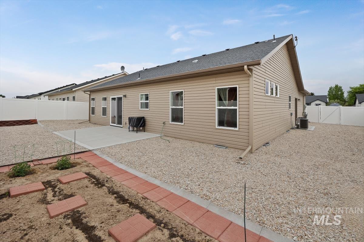 514 21st Ave E, Jerome, Idaho 83338, 3 Bedrooms, 2 Bathrooms, Residential For Sale, Price $342,000,MLS 98989697