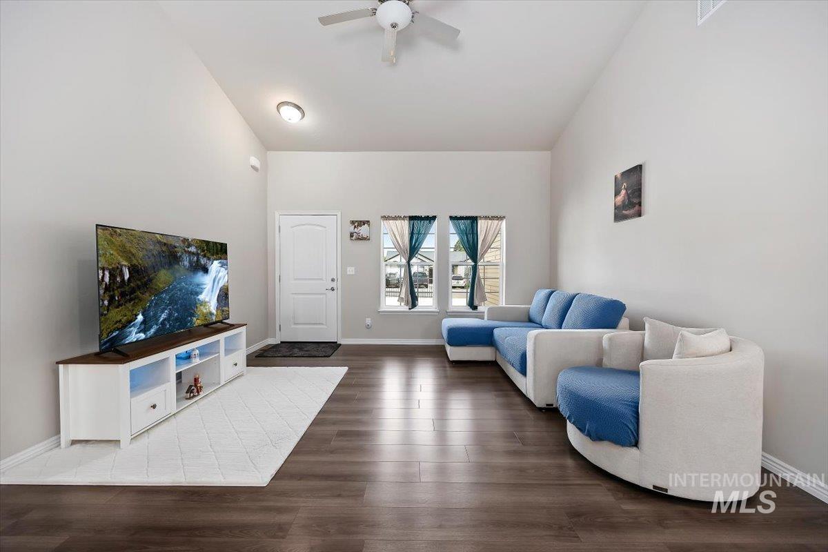 514 21st Ave E, Jerome, Idaho 83338, 3 Bedrooms, 2 Bathrooms, Residential For Sale, Price $342,000,MLS 98989697