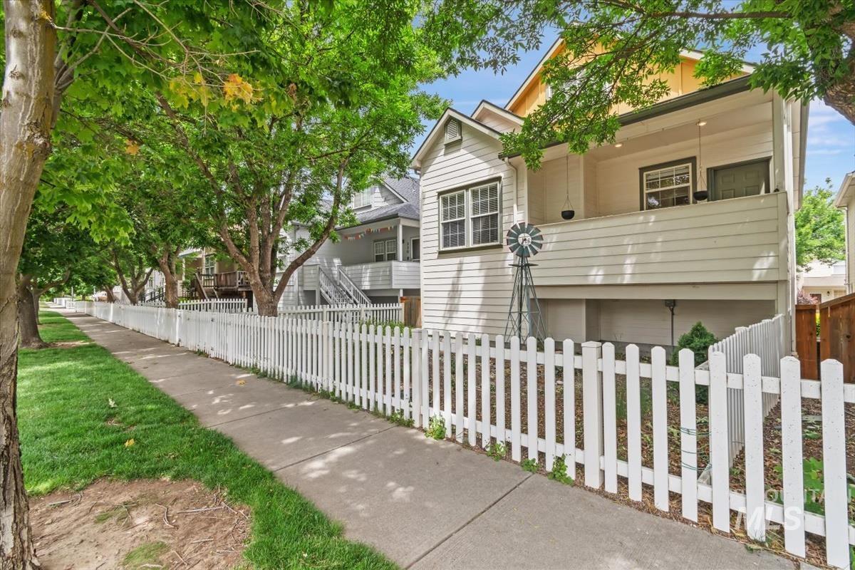 326 W Highland St, Boise, Idaho 83706-3924, 3 Bedrooms, 3.5 Bathrooms, Residential For Sale, Price $665,000,MLS 98989698