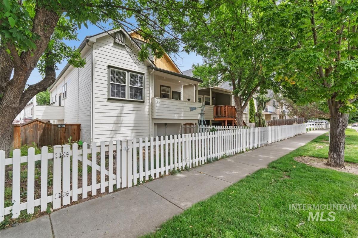 326 W Highland St, Boise, Idaho 83706-3924, 3 Bedrooms, 3.5 Bathrooms, Residential For Sale, Price $665,000,MLS 98989698