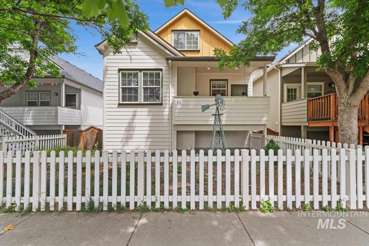 326 W Highland St, Boise, Idaho 83706-3924, 3 Bedrooms, 3.5 Bathrooms, Residential For Sale, Price $665,000,MLS 98989698