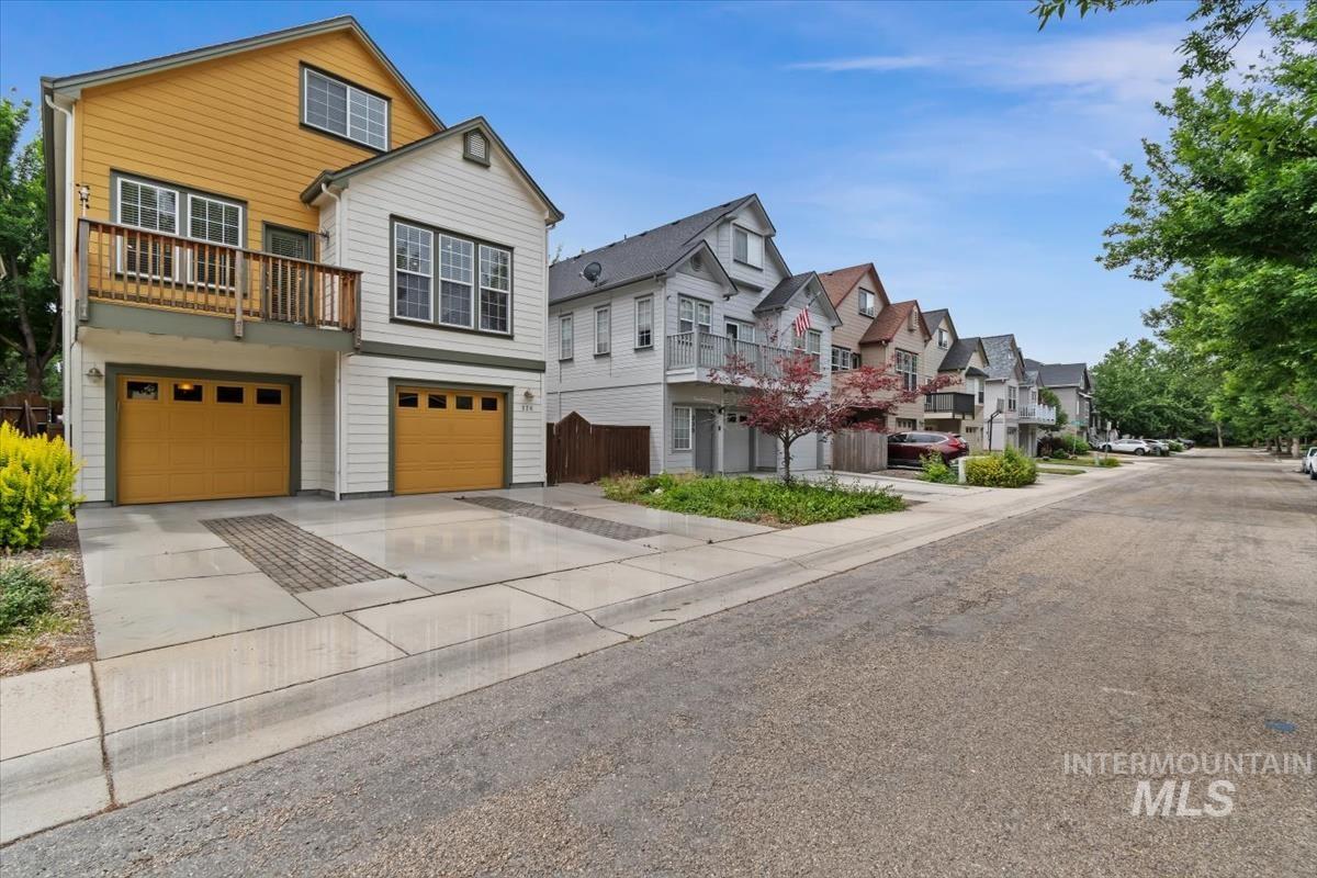 326 W Highland St, Boise, Idaho 83706-3924, 3 Bedrooms, 3.5 Bathrooms, Residential For Sale, Price $665,000,MLS 98989698