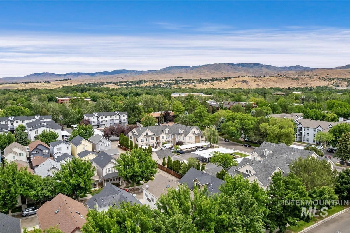 326 W Highland St, Boise, Idaho 83706-3924, 3 Bedrooms, 3.5 Bathrooms, Residential For Sale, Price $665,000,MLS 98989698