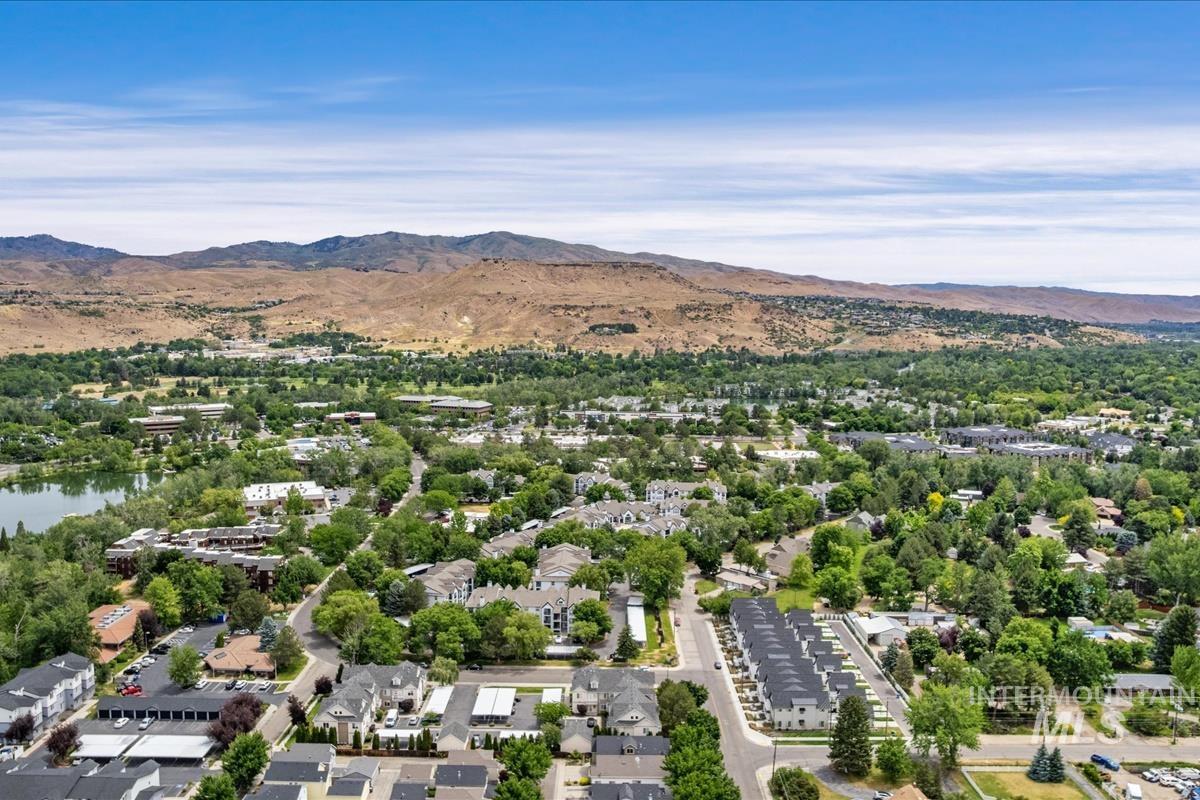 326 W Highland St, Boise, Idaho 83706-3924, 3 Bedrooms, 3.5 Bathrooms, Residential For Sale, Price $665,000,MLS 98989698