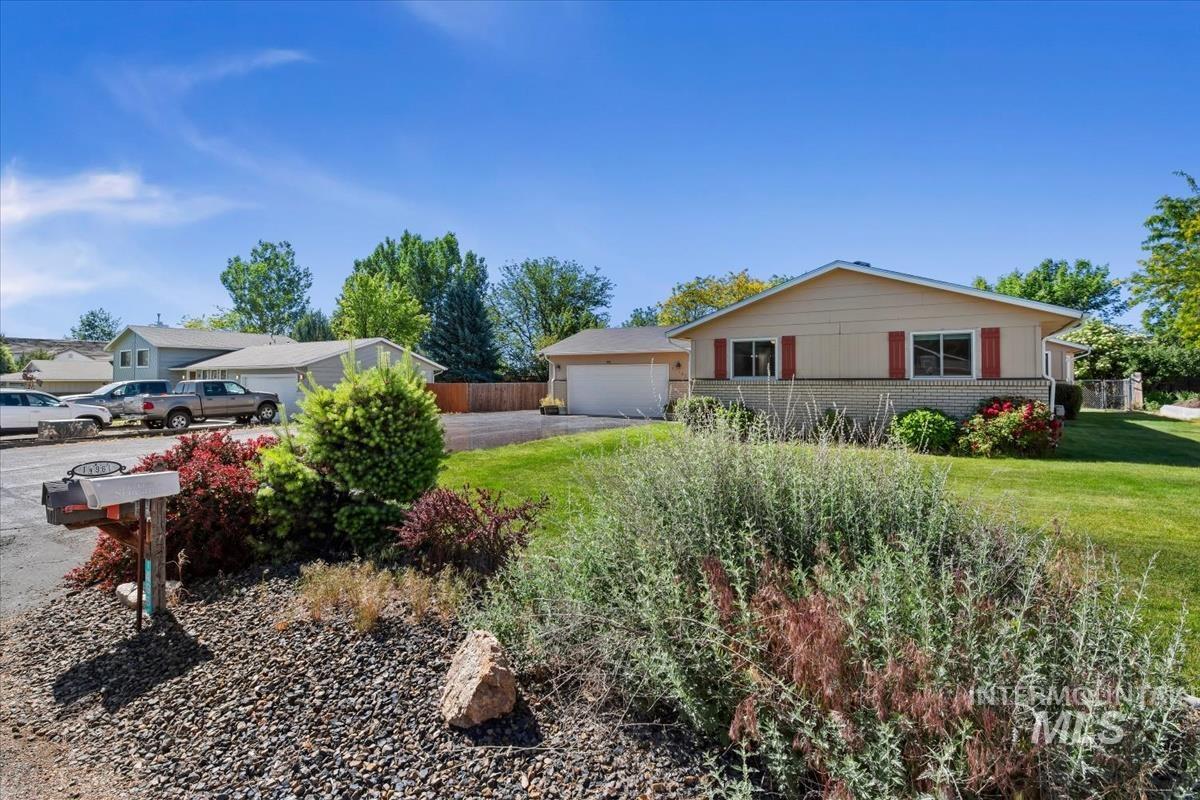 14961 Eagle Dr, Caldwell, Idaho 83607-7657, 3 Bedrooms, 2 Bathrooms, Residential For Sale, Price $489,900, 98989706