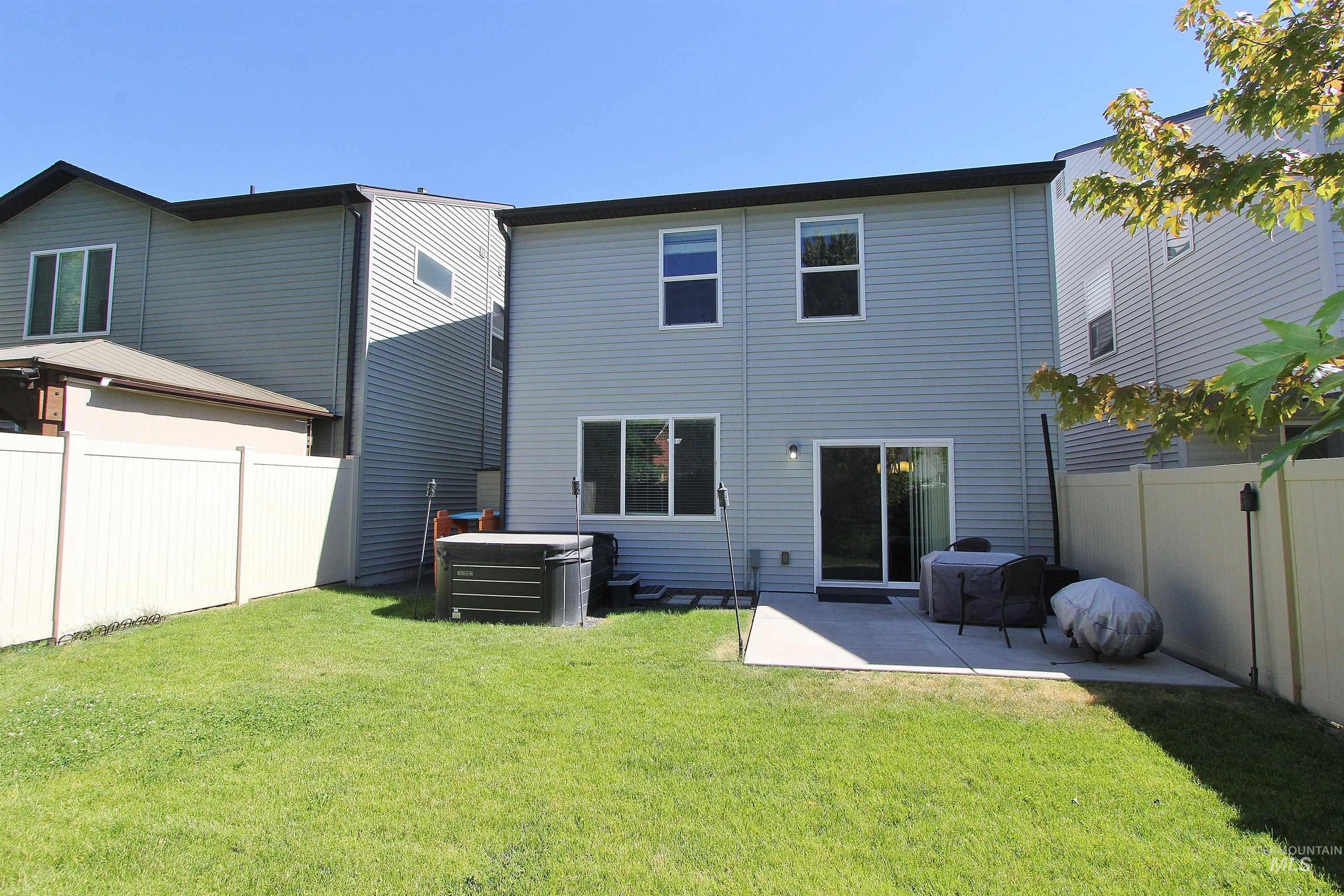 3082 E Ionia Ct, Meridian, Idaho 83642, 3 Bedrooms, 2.5 Bathrooms, Residential For Sale, Price $430,000,MLS 98989714