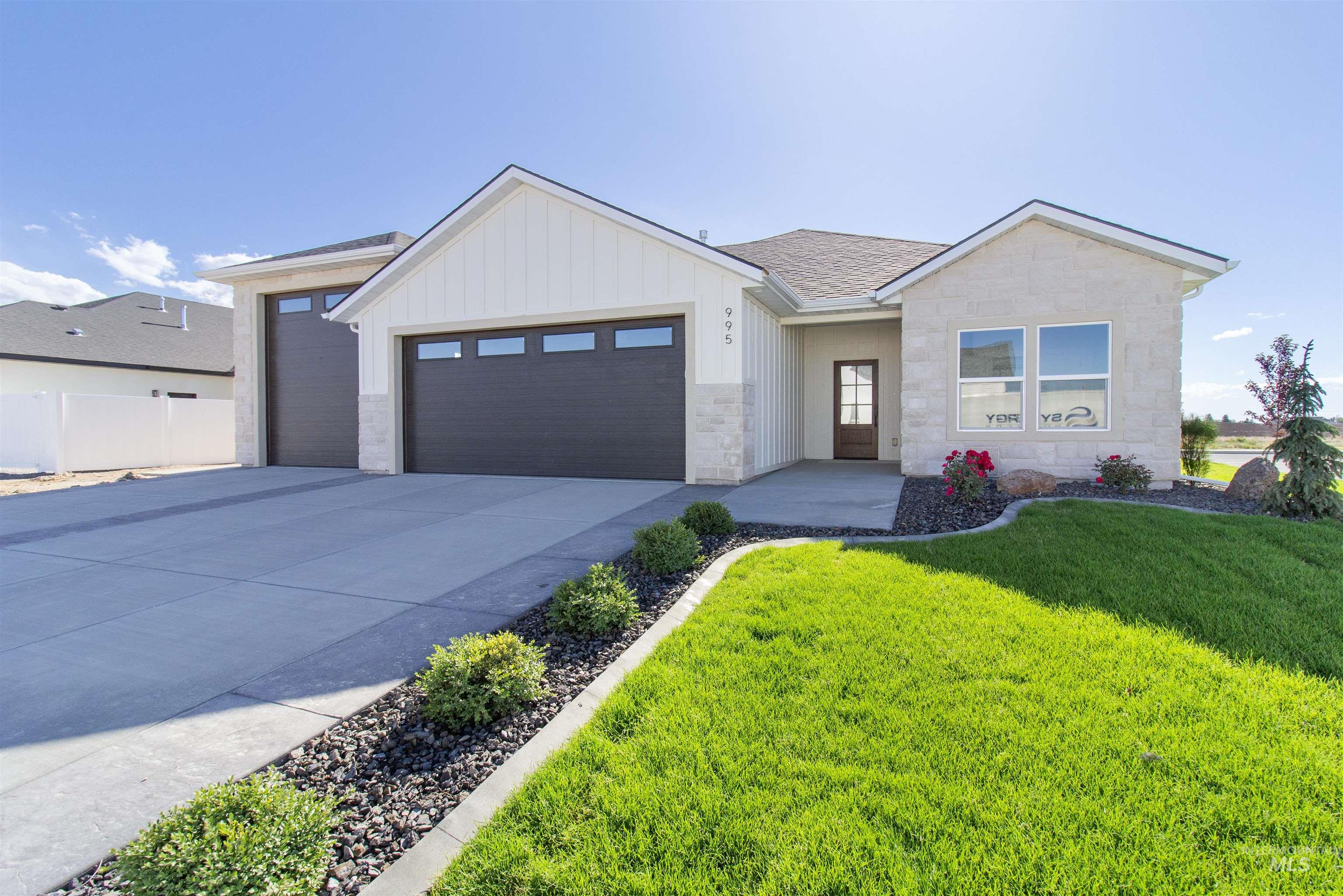 995 Canal Street, Twin Falls, Idaho 83301, 4 Bedrooms, 2.5 Bathrooms, Residential For Sale, Price $625,000,MLS 98989716