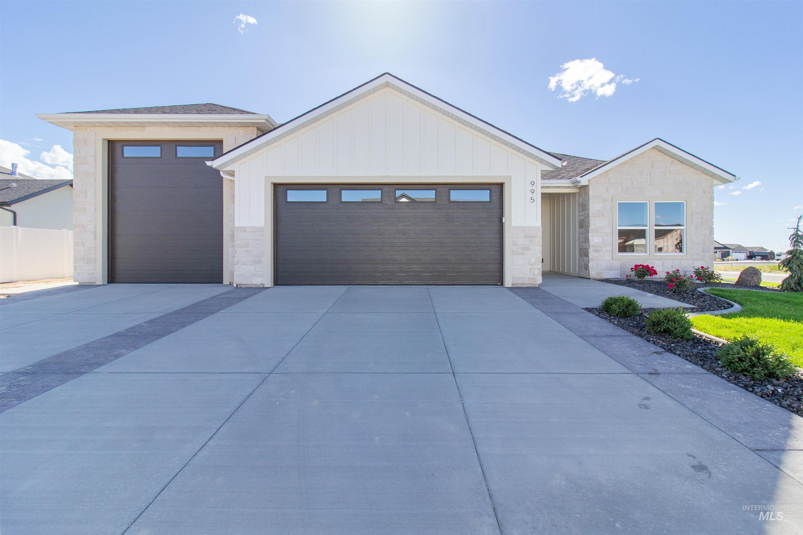 995 Canal Street, Twin Falls, Idaho 83301, 4 Bedrooms, 2.5 Bathrooms, Residential For Sale, Price $625,000,MLS 98989716