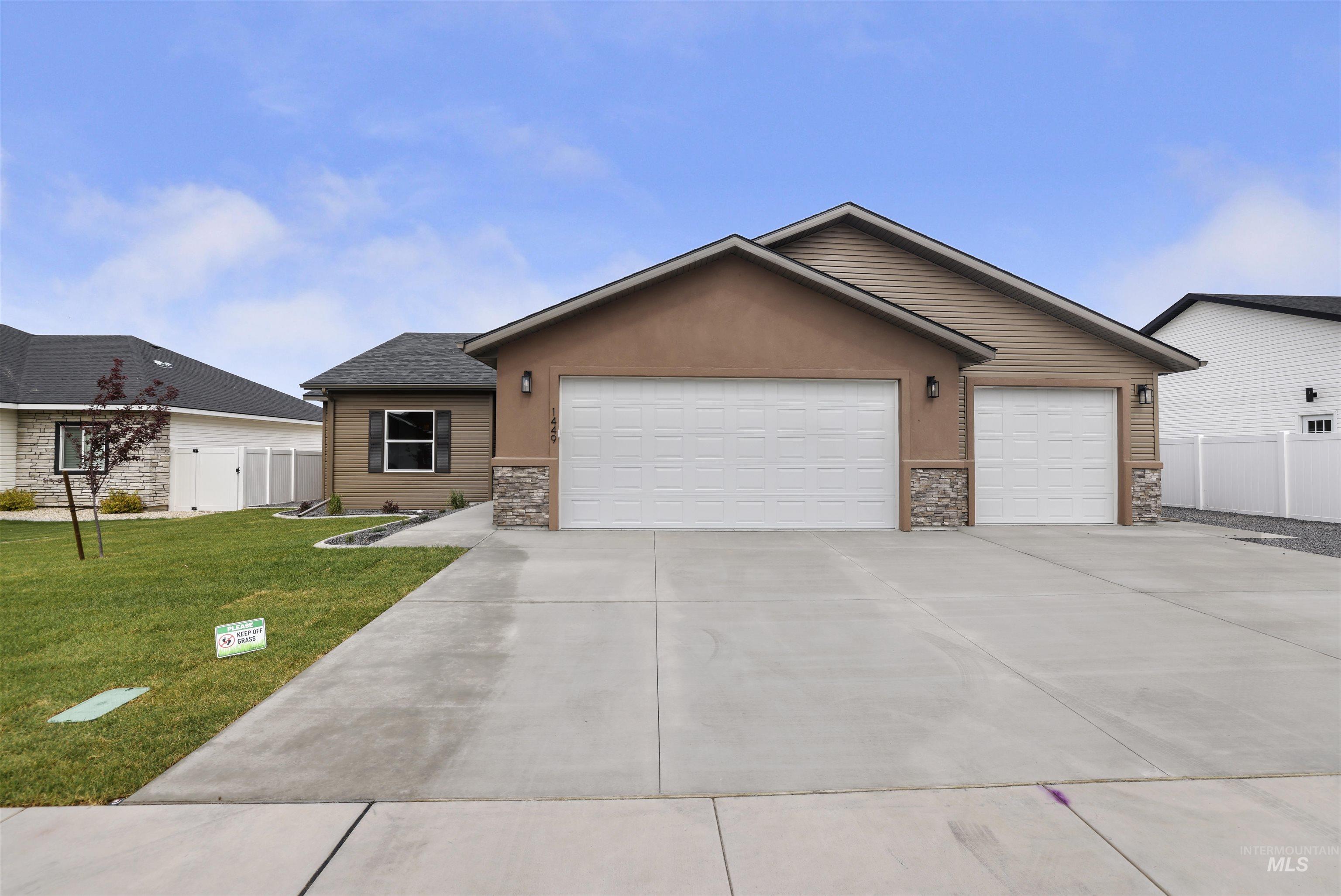 1449 Golden Pheasant Dr, Twin Falls, Idaho 83301, 4 Bedrooms, 3 Bathrooms, Residential For Sale, Price $469,999,MLS 98989717