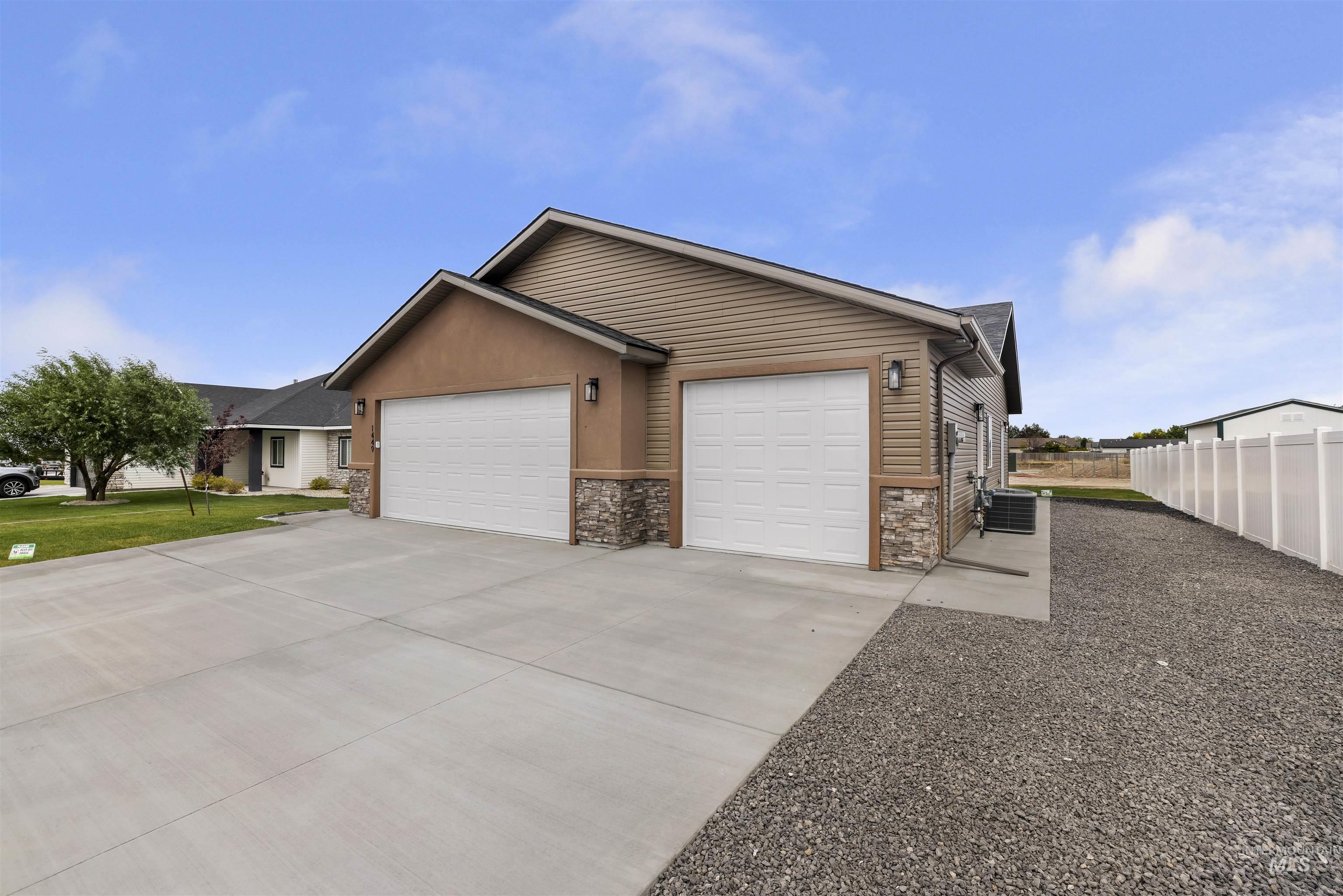 1449 Golden Pheasant Dr, Twin Falls, Idaho 83301, 4 Bedrooms, 3 Bathrooms, Residential For Sale, Price $469,999,MLS 98989717