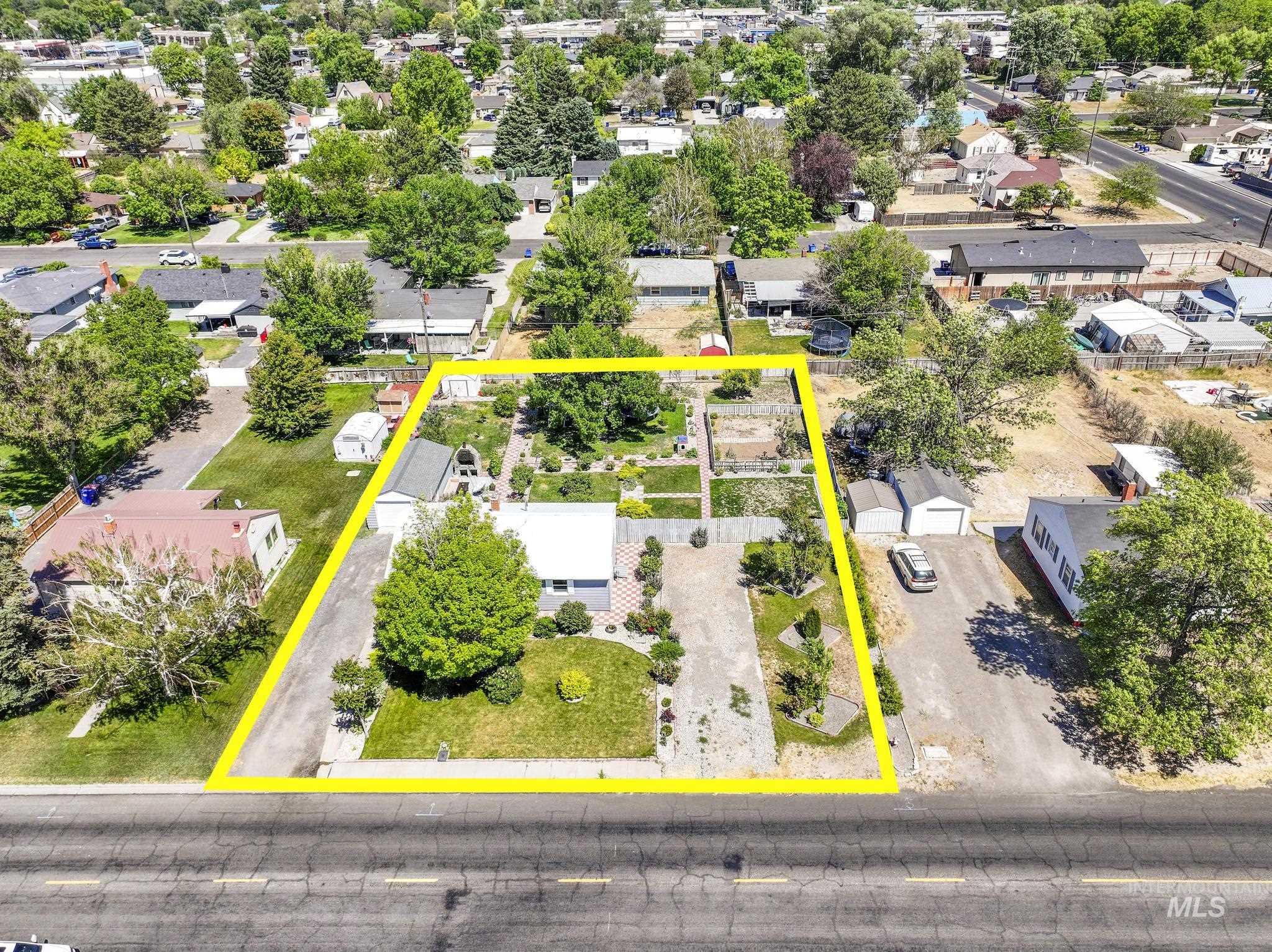 548 Fillmore Street, Twin Falls, Idaho 83301, 3 Bedrooms, 1.5 Bathrooms, Residential For Sale, Price $315,000,MLS 98989718