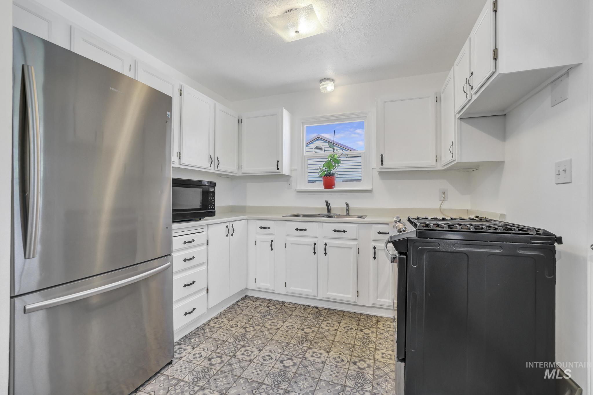 548 Fillmore Street, Twin Falls, Idaho 83301, 3 Bedrooms, 1.5 Bathrooms, Residential For Sale, Price $315,000,MLS 98989718
