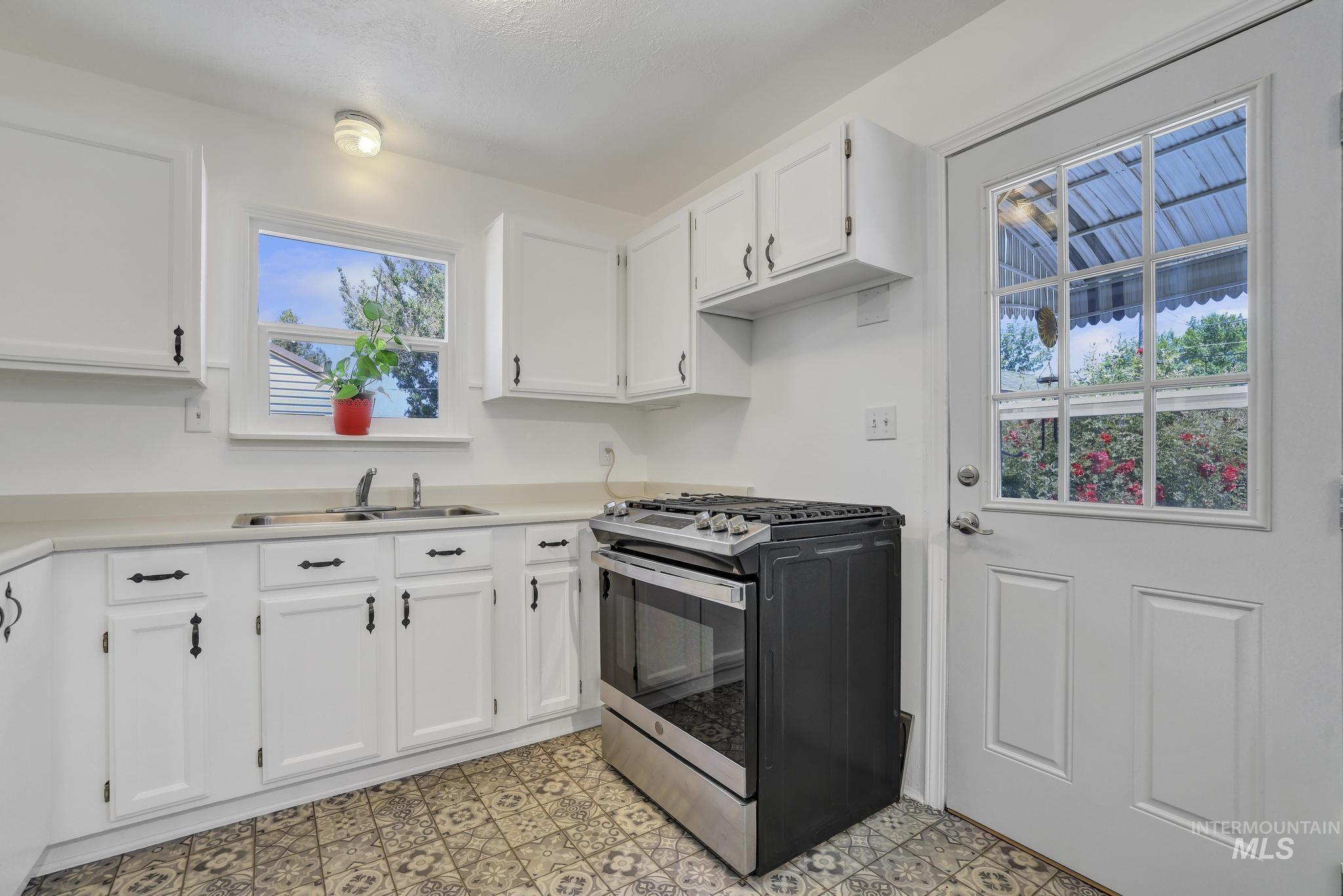 548 Fillmore Street, Twin Falls, Idaho 83301, 3 Bedrooms, 1.5 Bathrooms, Residential For Sale, Price $315,000,MLS 98989718