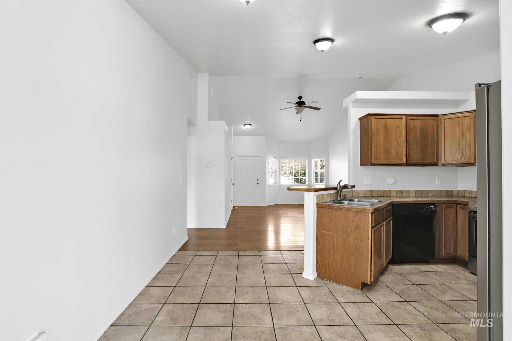 1215 Quail St, Twin Falls, Idaho 83301, 4 Bedrooms, 2 Bathrooms, Residential For Sale, Price $375,000,MLS 98989724