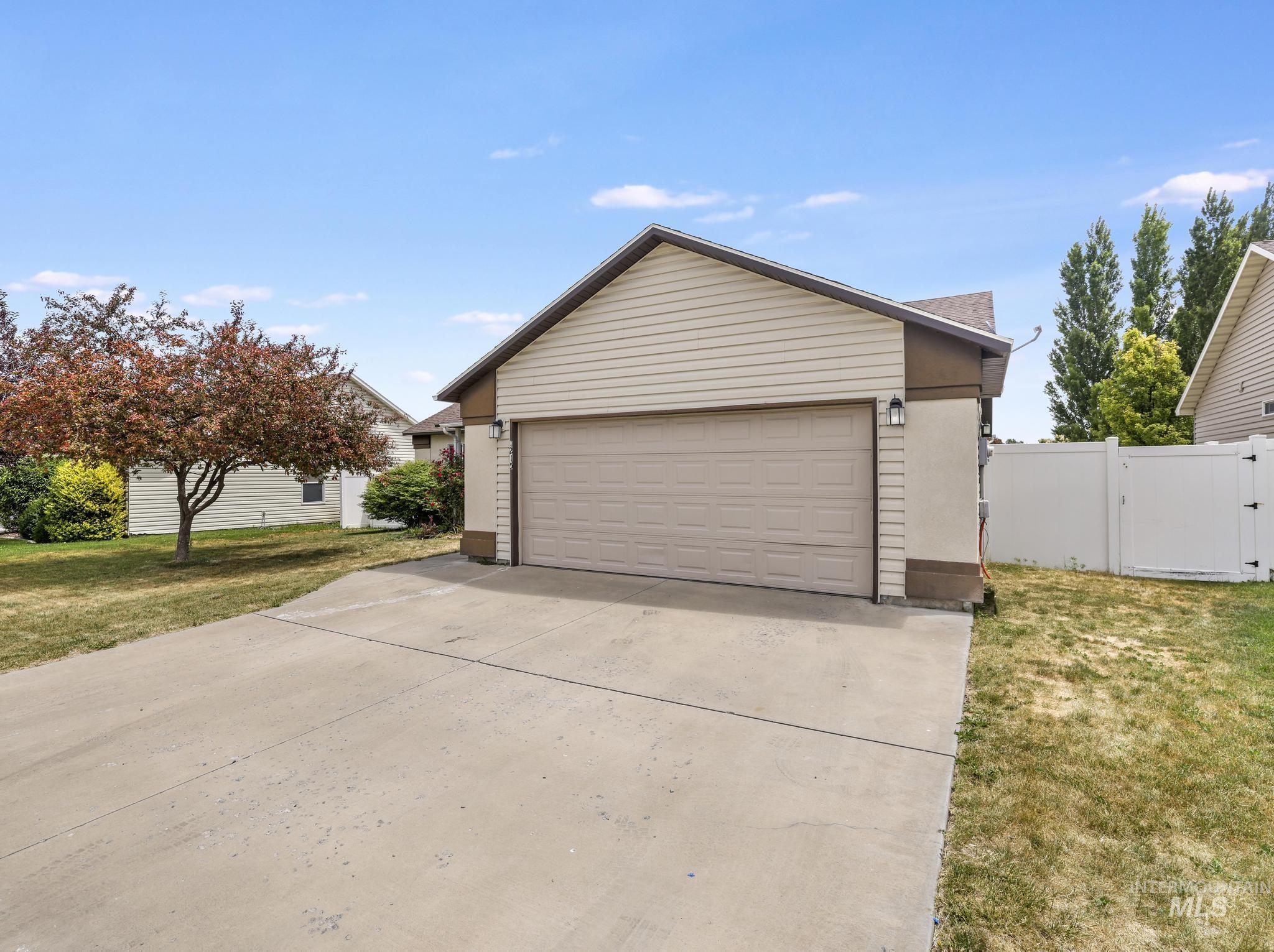 1215 Quail St, Twin Falls, Idaho 83301, 4 Bedrooms, 2 Bathrooms, Residential For Sale, Price $375,000,MLS 98989724