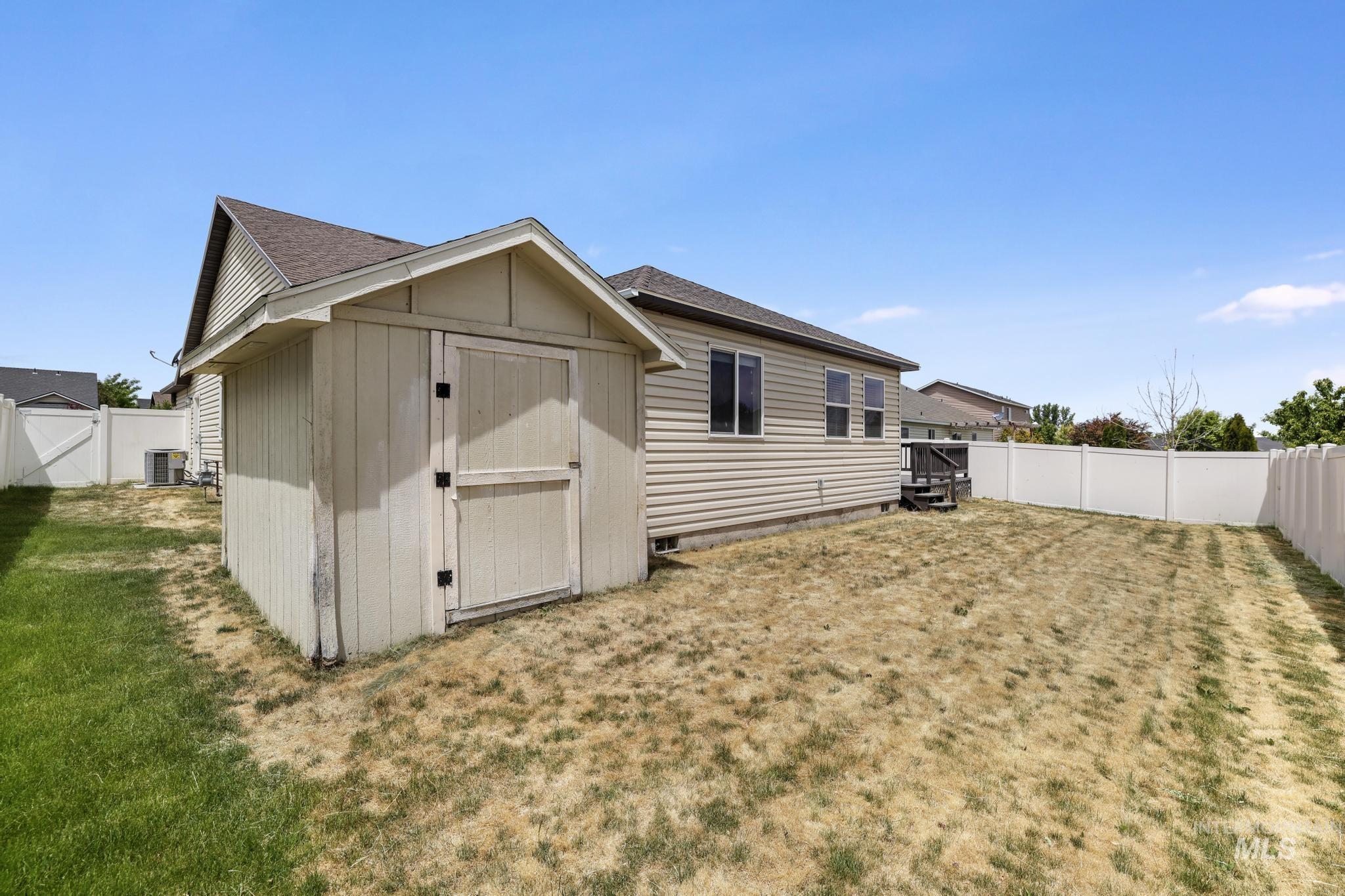 1215 Quail St, Twin Falls, Idaho 83301, 4 Bedrooms, 2 Bathrooms, Residential For Sale, Price $375,000,MLS 98989724