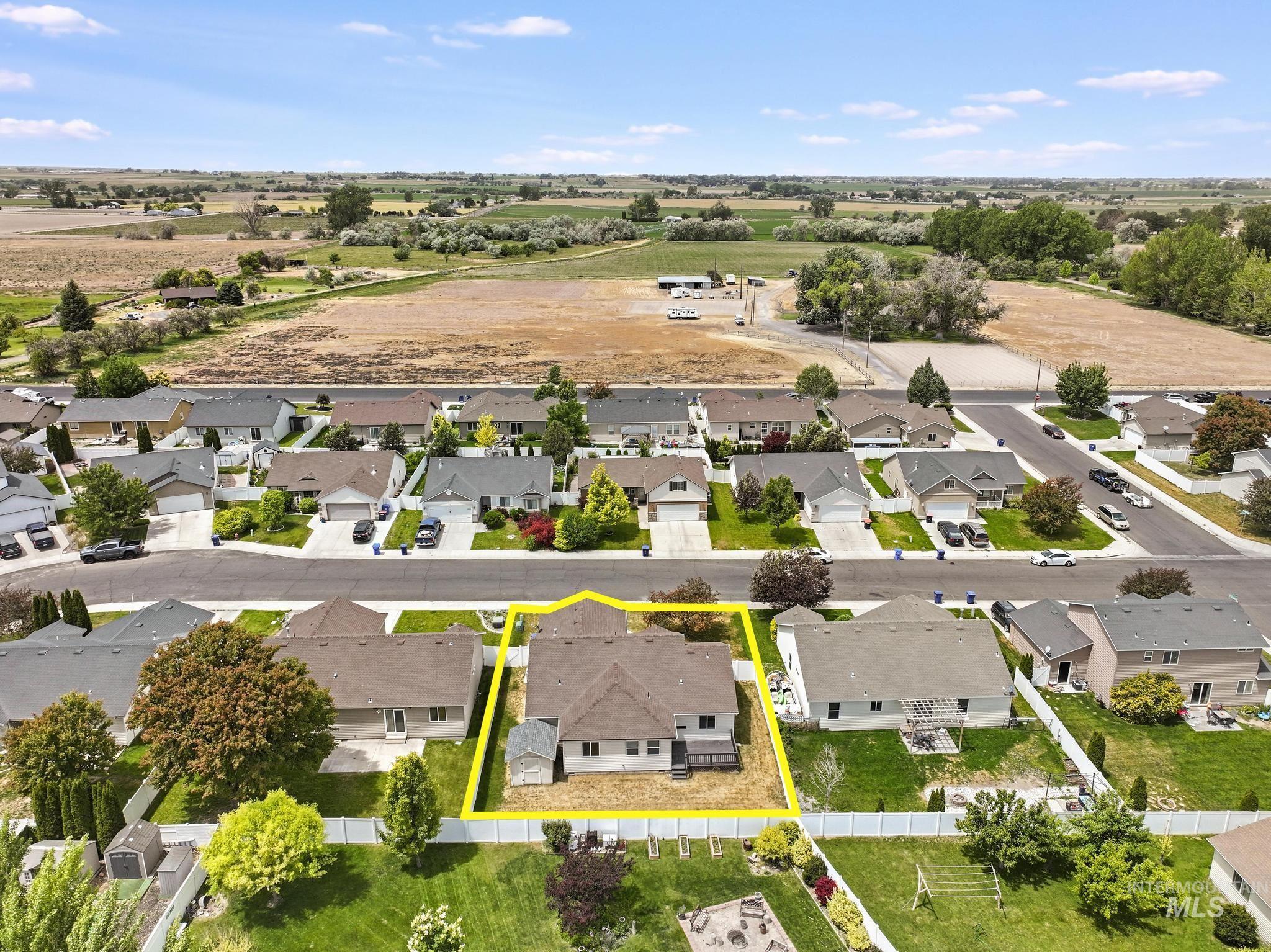 1215 Quail St, Twin Falls, Idaho 83301, 4 Bedrooms, 2 Bathrooms, Residential For Sale, Price $375,000,MLS 98989724