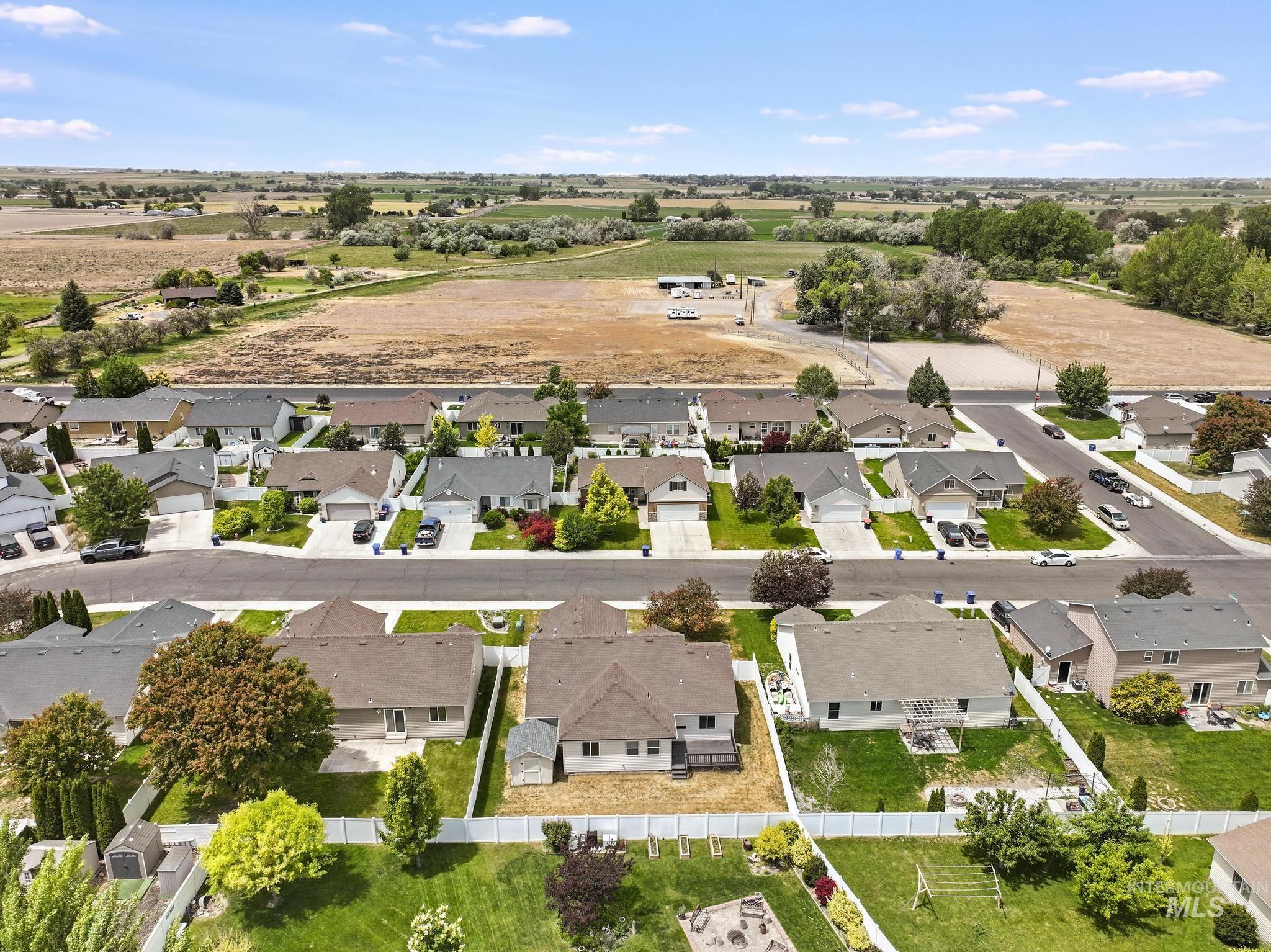 1215 Quail St, Twin Falls, Idaho 83301, 4 Bedrooms, 2 Bathrooms, Residential For Sale, Price $375,000,MLS 98989724
