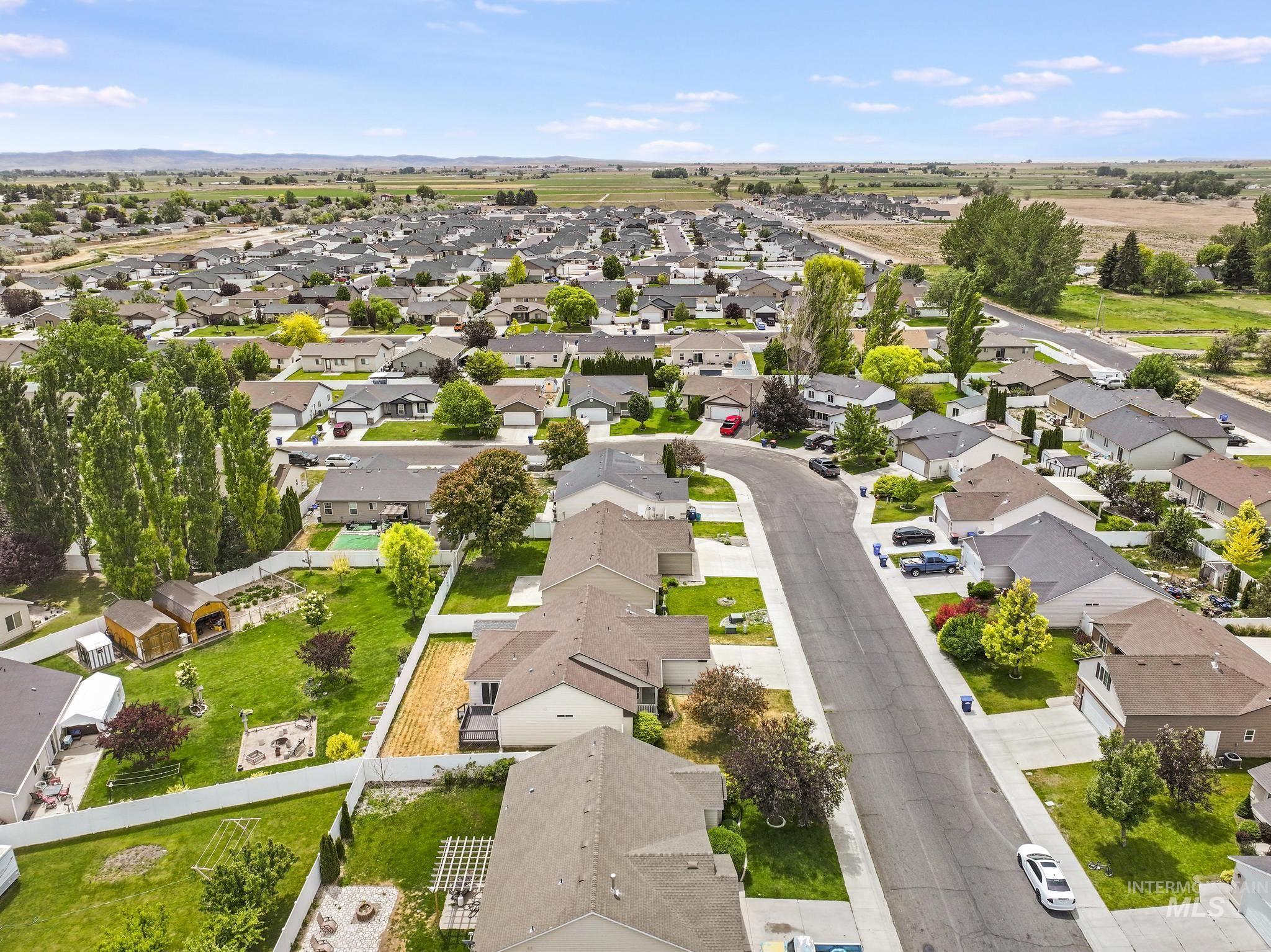 1215 Quail St, Twin Falls, Idaho 83301, 4 Bedrooms, 2 Bathrooms, Residential For Sale, Price $375,000,MLS 98989724