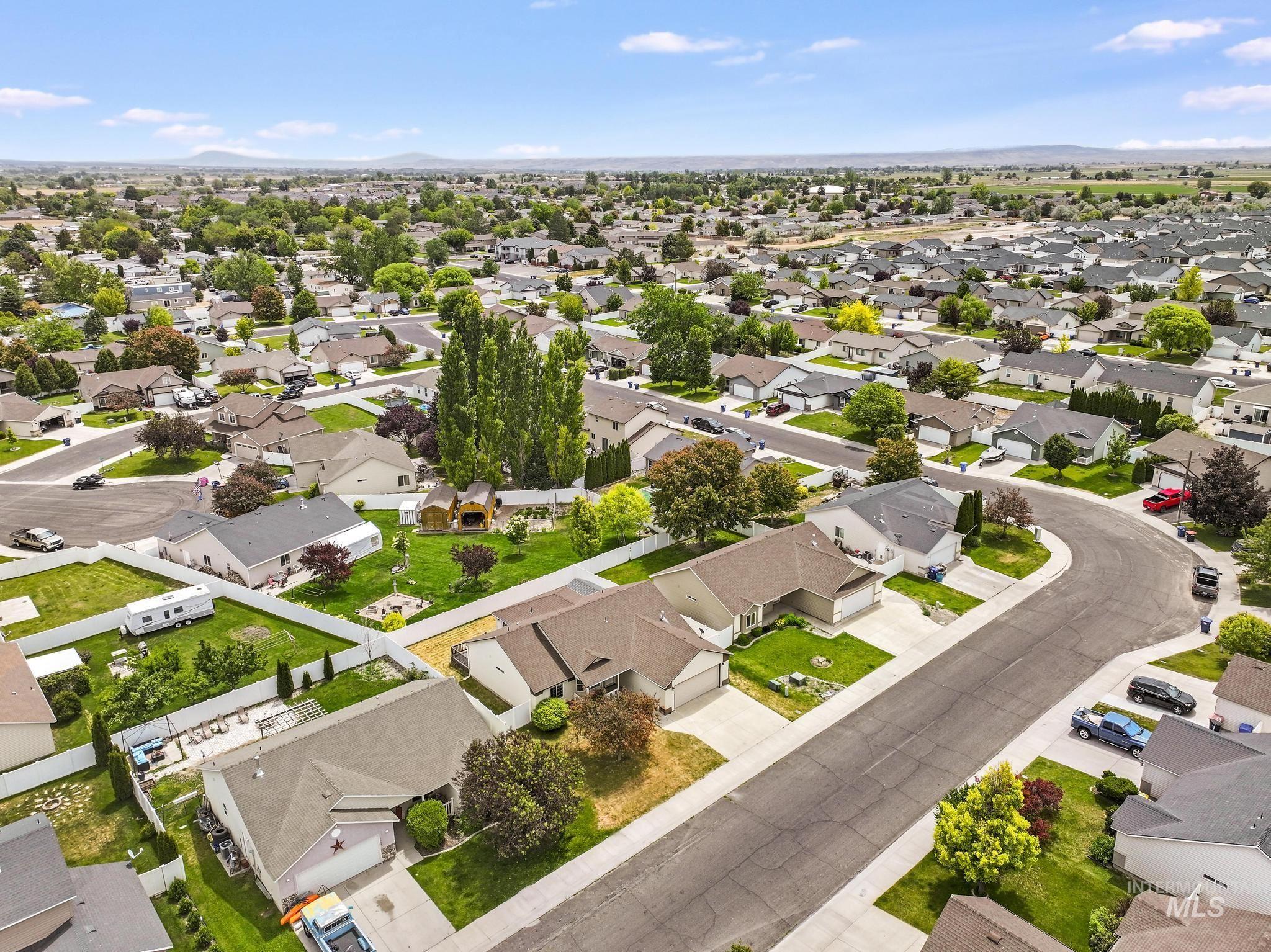 1215 Quail St, Twin Falls, Idaho 83301, 4 Bedrooms, 2 Bathrooms, Residential For Sale, Price $375,000,MLS 98989724