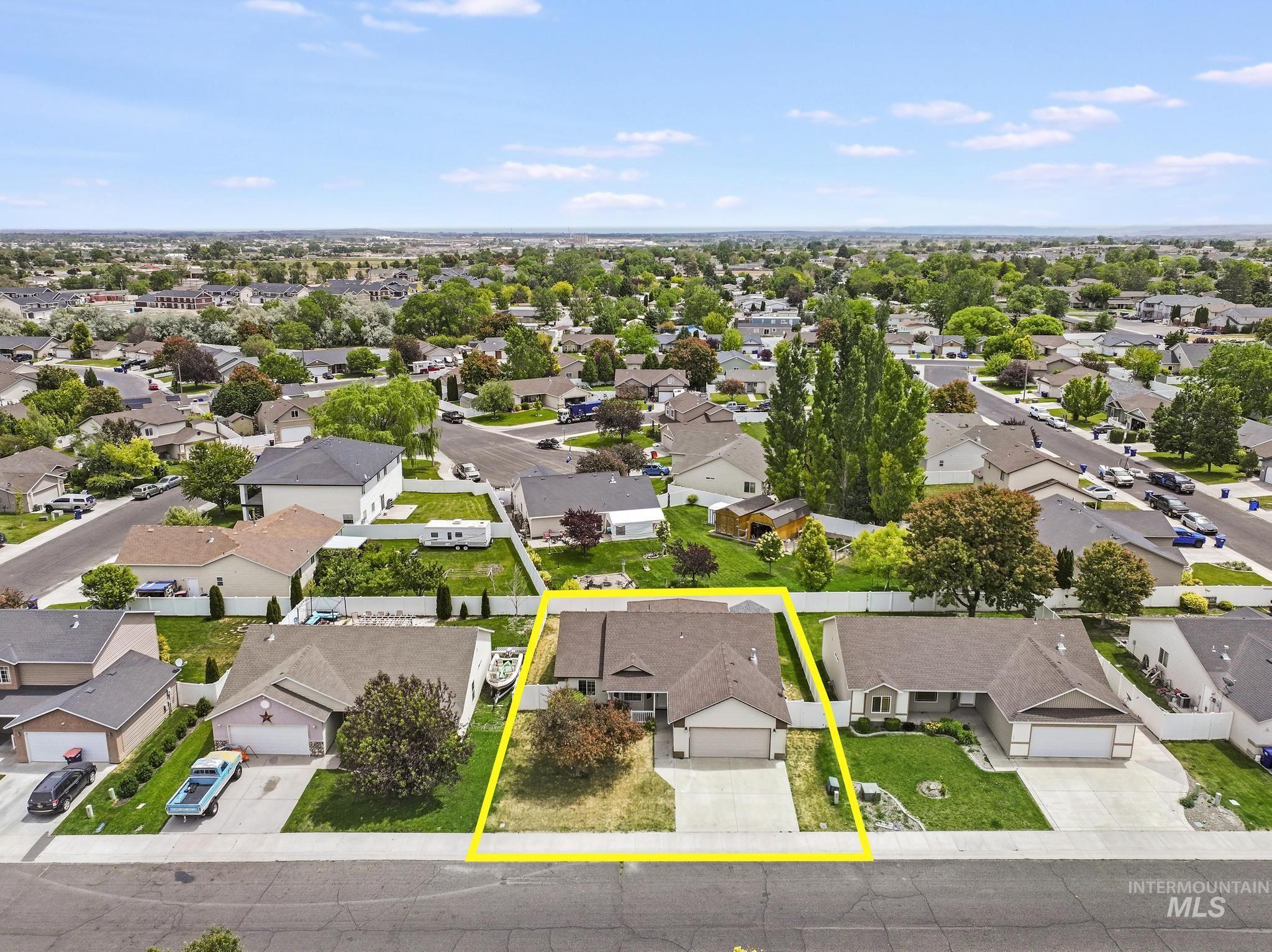 1215 Quail St, Twin Falls, Idaho 83301, 4 Bedrooms, 2 Bathrooms, Residential For Sale, Price $375,000,MLS 98989724