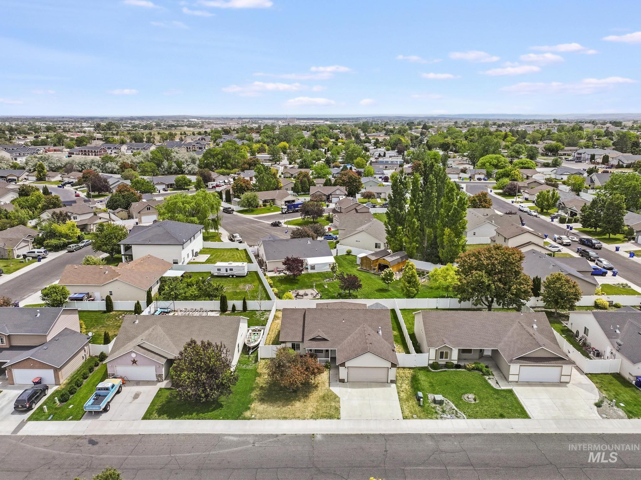 1215 Quail St, Twin Falls, Idaho 83301, 4 Bedrooms, 2 Bathrooms, Residential For Sale, Price $375,000,MLS 98989724