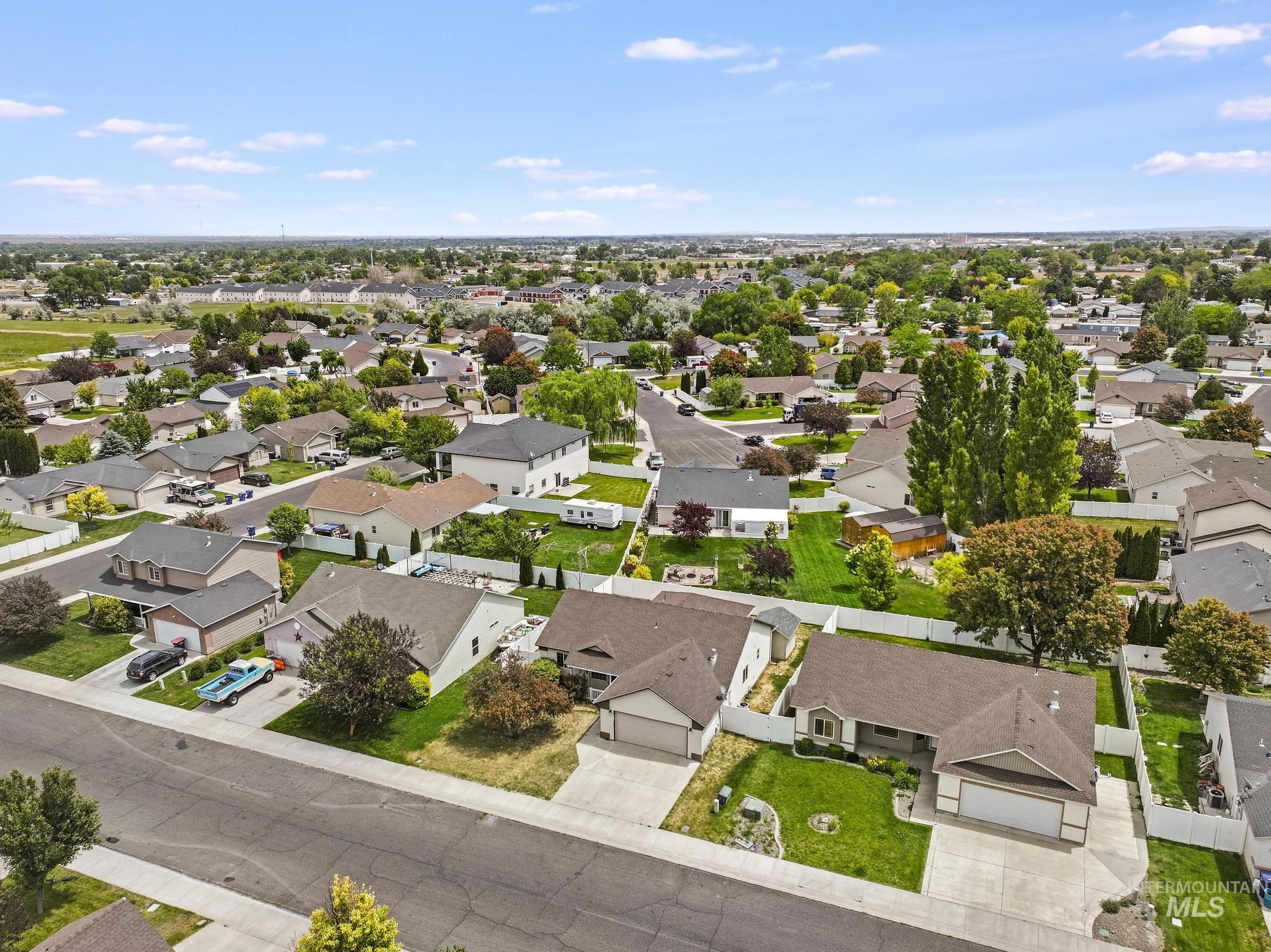 1215 Quail St, Twin Falls, Idaho 83301, 4 Bedrooms, 2 Bathrooms, Residential For Sale, Price $375,000,MLS 98989724