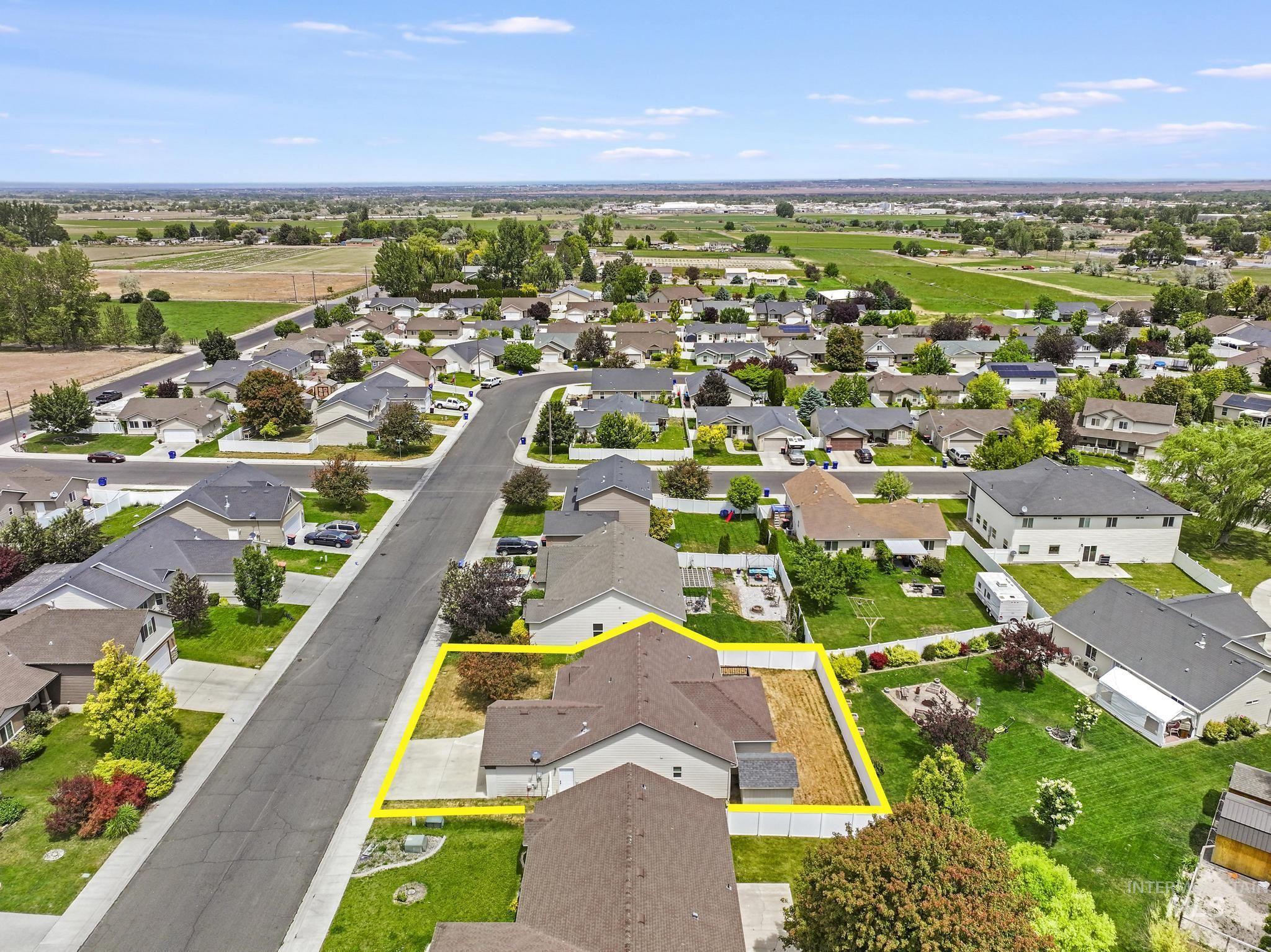 1215 Quail St, Twin Falls, Idaho 83301, 4 Bedrooms, 2 Bathrooms, Residential For Sale, Price $375,000,MLS 98989724