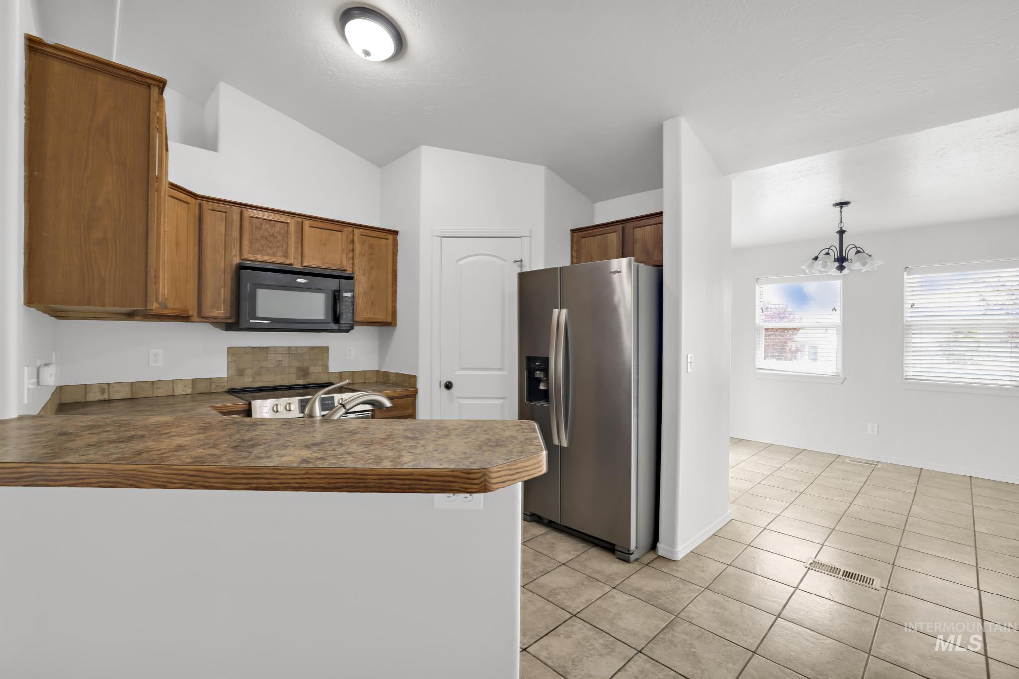 1215 Quail St, Twin Falls, Idaho 83301, 4 Bedrooms, 2 Bathrooms, Residential For Sale, Price $375,000,MLS 98989724