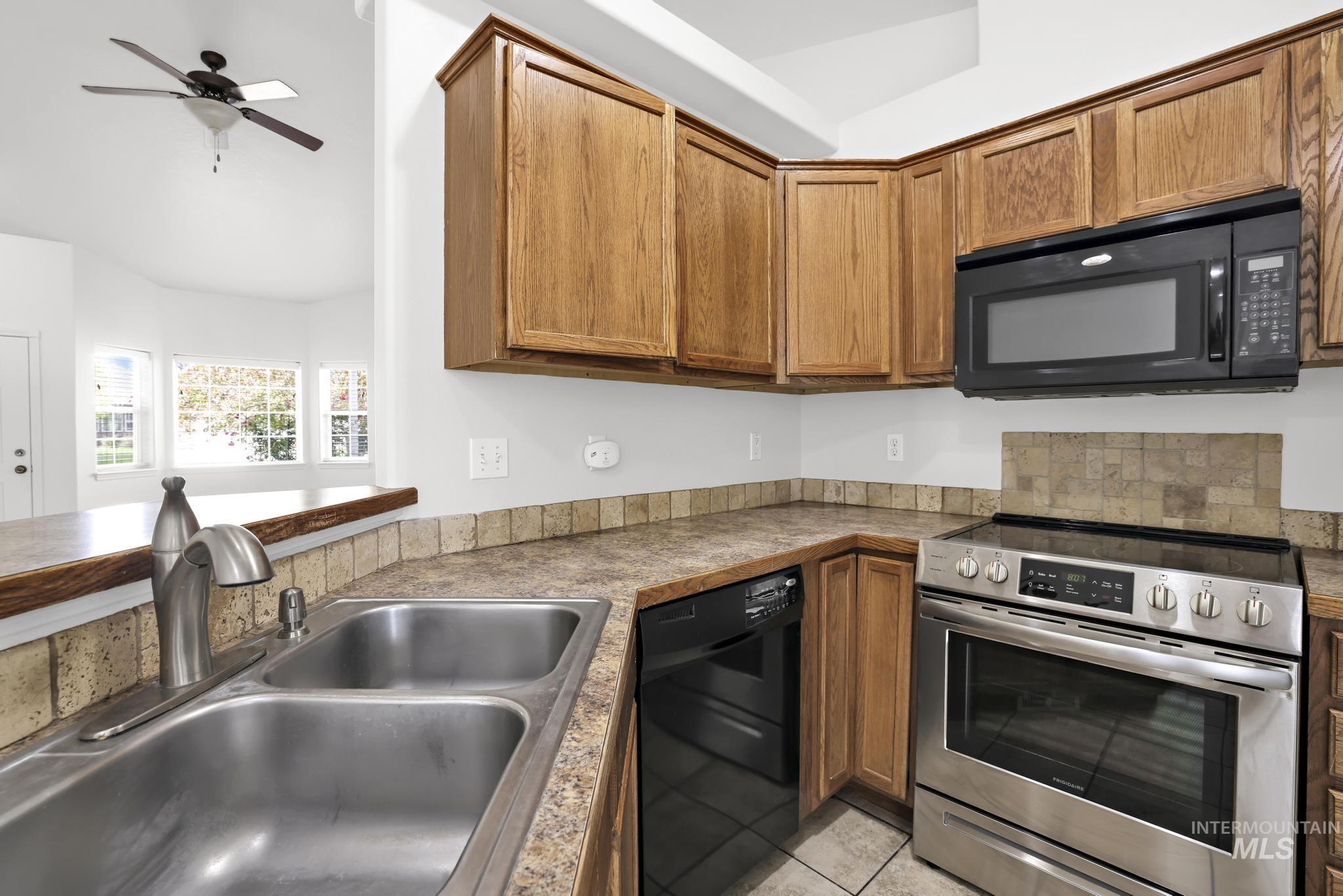 1215 Quail St, Twin Falls, Idaho 83301, 4 Bedrooms, 2 Bathrooms, Residential For Sale, Price $375,000,MLS 98989724