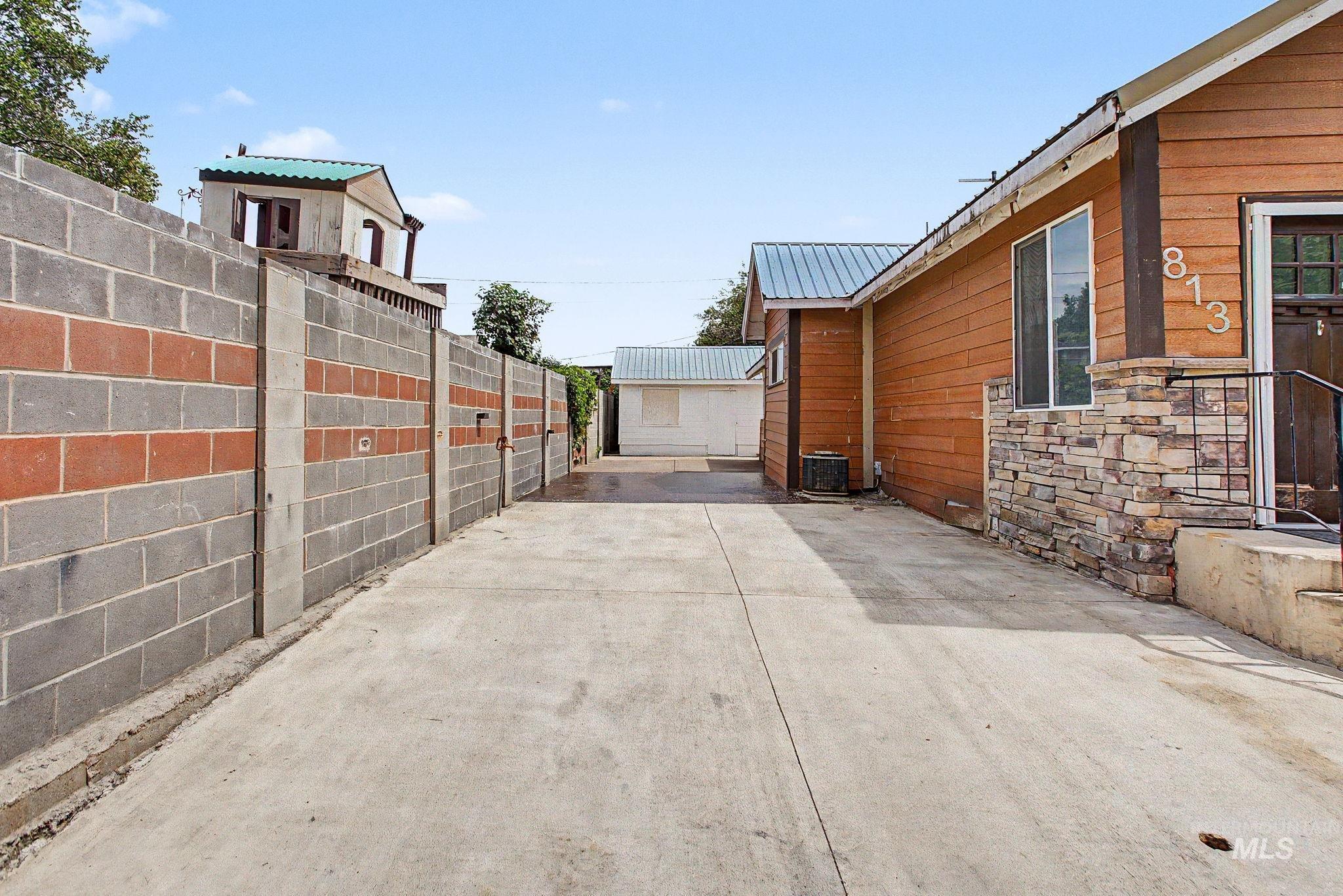 813 10th Street, Lewiston, Idaho 83501, 2 Bedrooms, 1 Bathroom, Residential For Sale, Price $225,000, 98989728