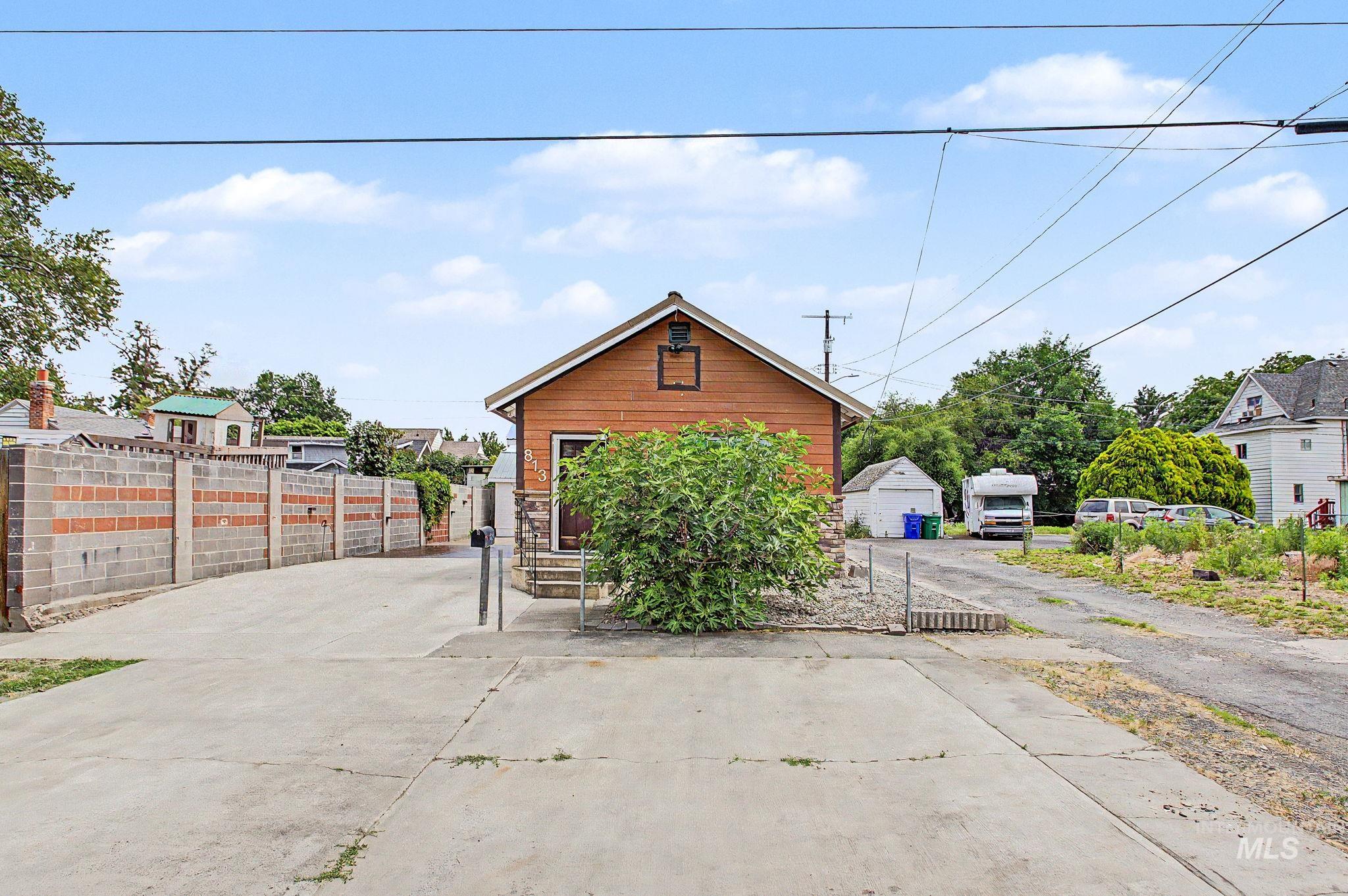 813 10th Street, Lewiston, Idaho 83501, 2 Bedrooms, 1 Bathroom, Residential For Sale, Price $275,000,MLS 98989728